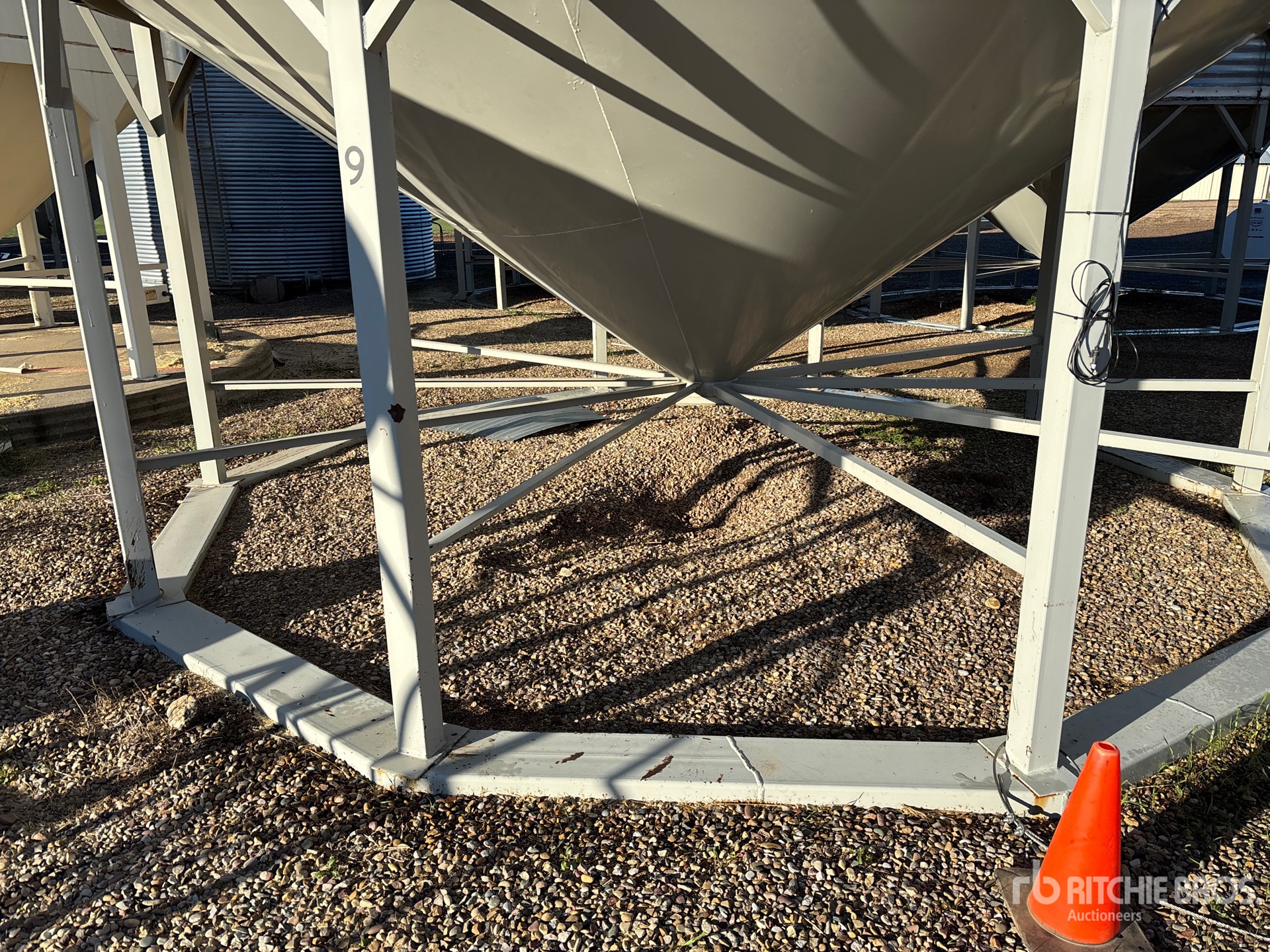 Westeel +/- 3700 BU 5 RING HOPPER