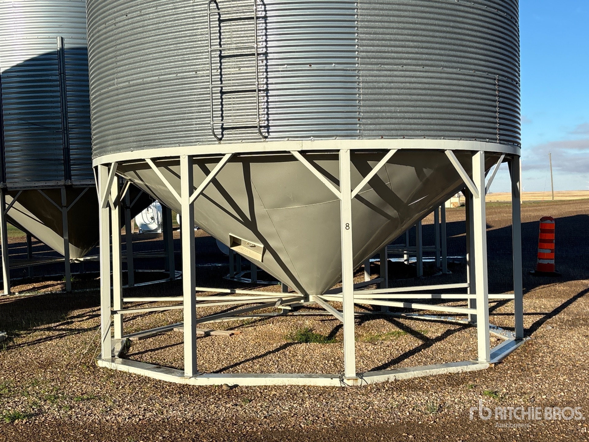 Westeel +/- 3700 BU 5 RING HOPPER
