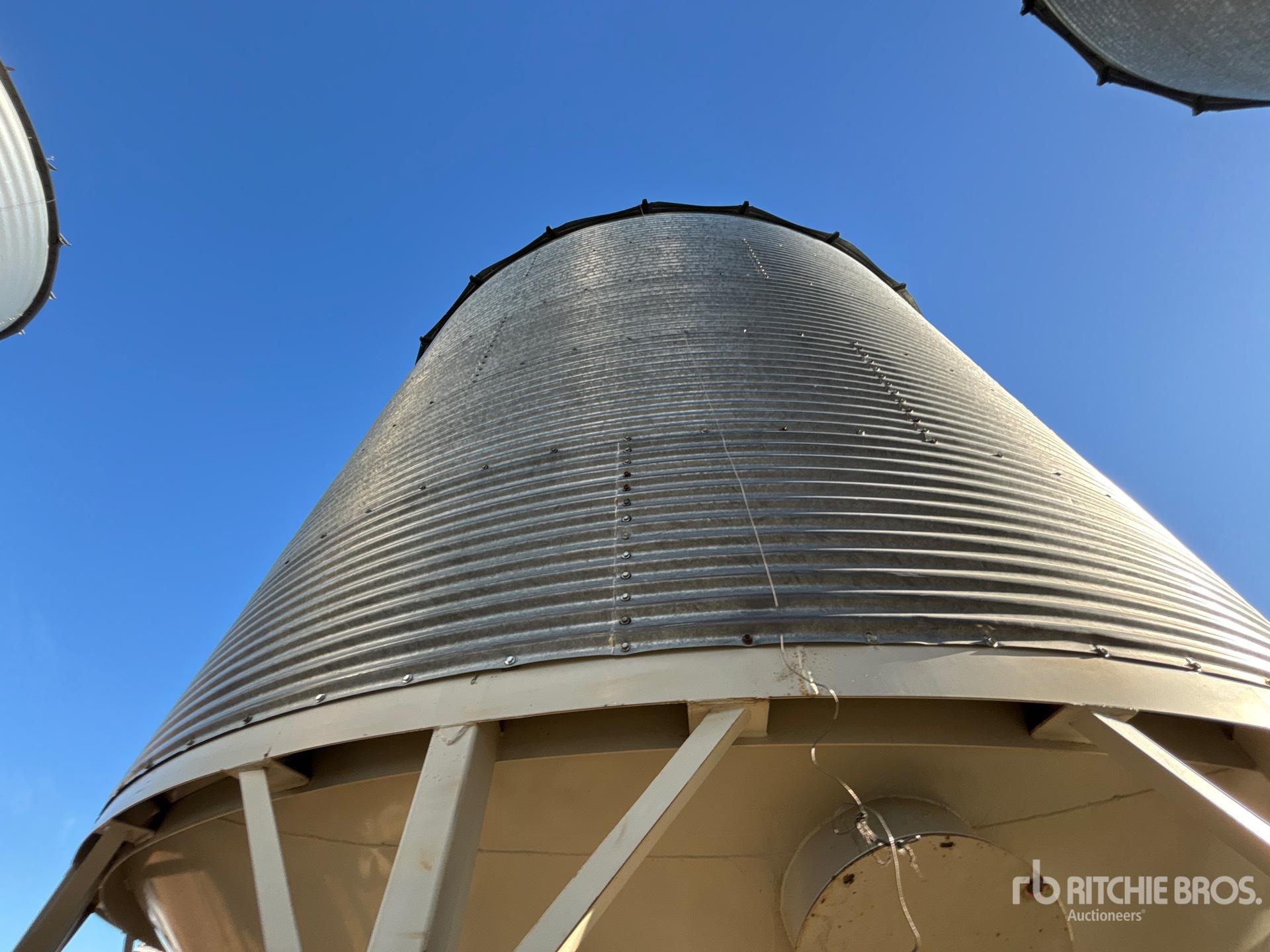 Westeel +/- 3700 BU 5 RING HOPPER
