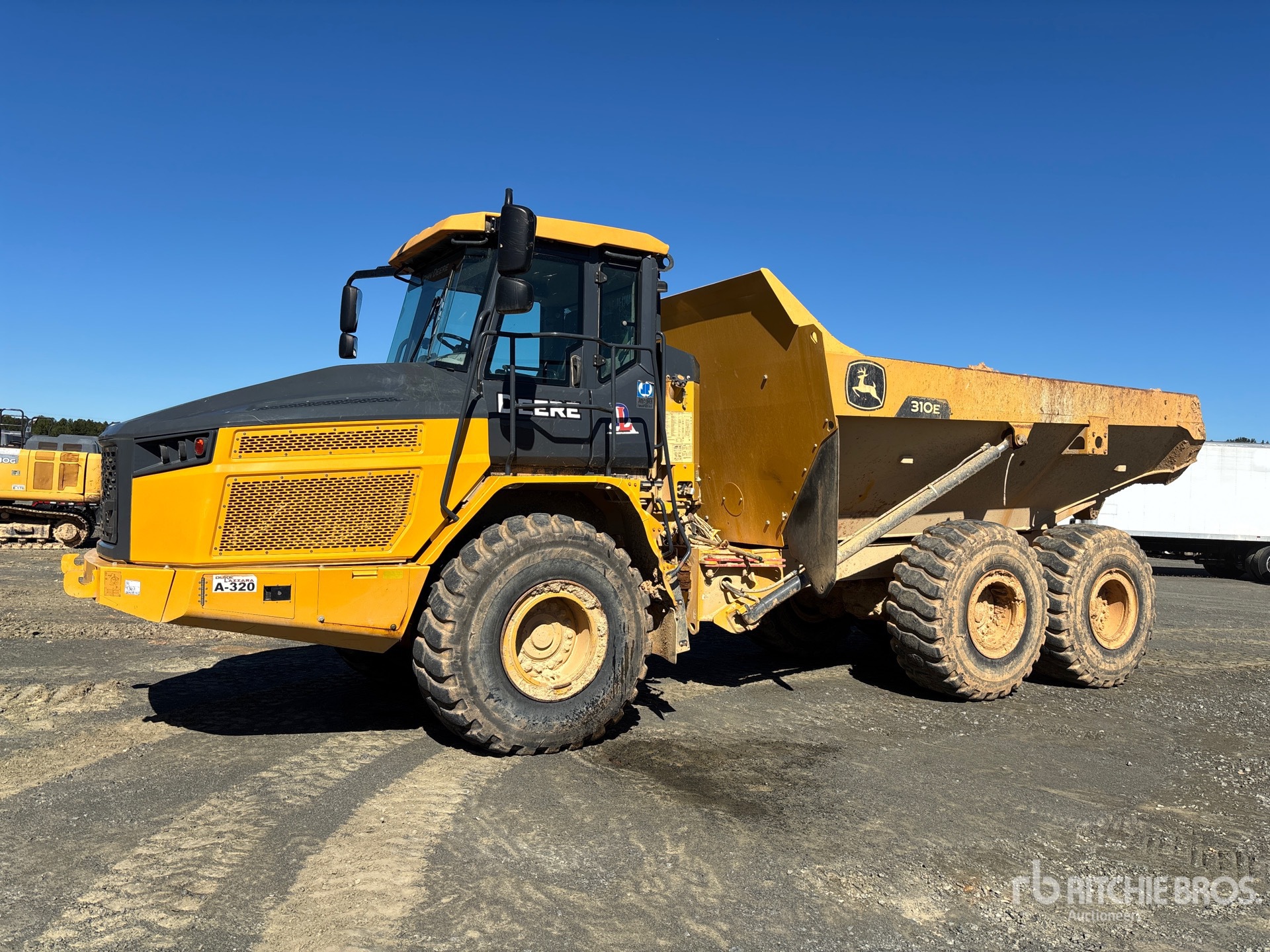 Photo of 2022 John Deere 310E