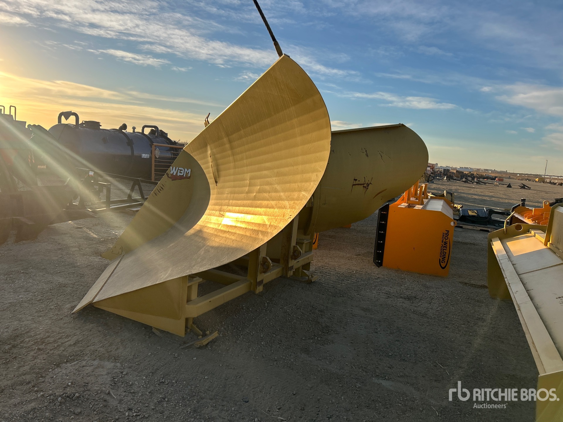 Wabash 104 IN WHEEL LOADER V-PLOW