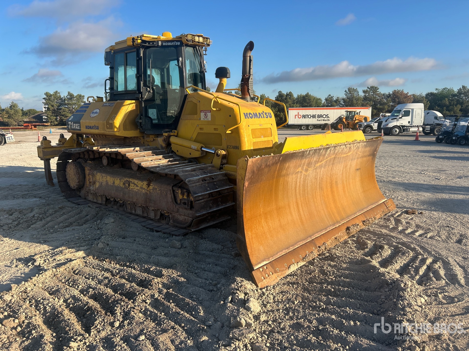 2023 Komatsu D71PXI-24