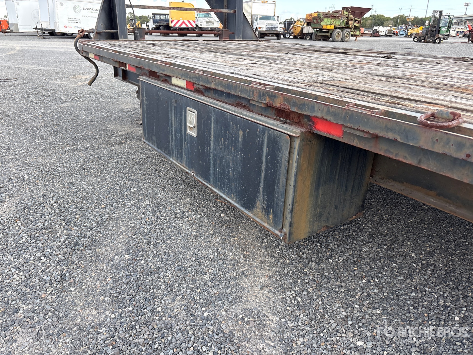 2009 Novae 35 FT T/A GOOSENECK