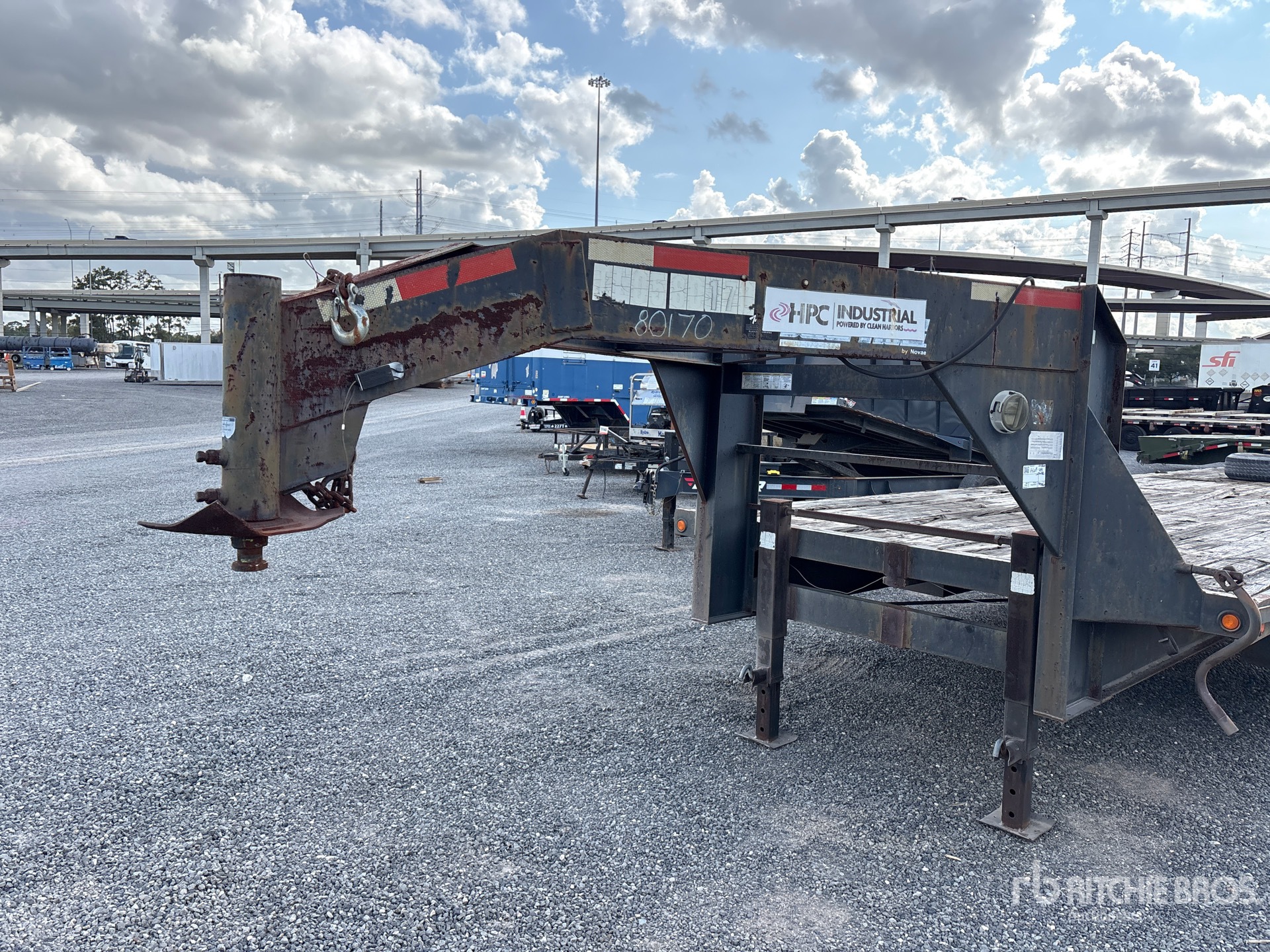 2009 Novae 35 FT T/A GOOSENECK
