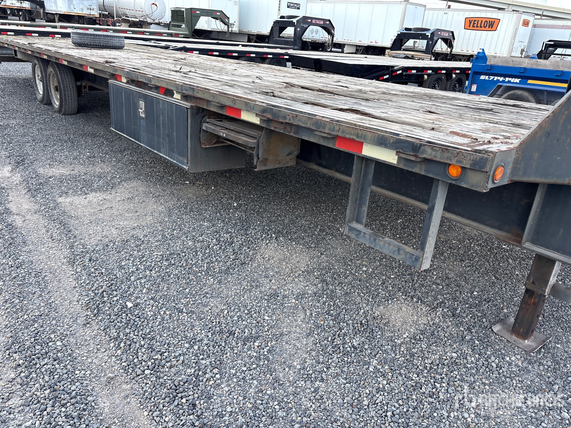 2009 Novae 35 FT T/A GOOSENECK