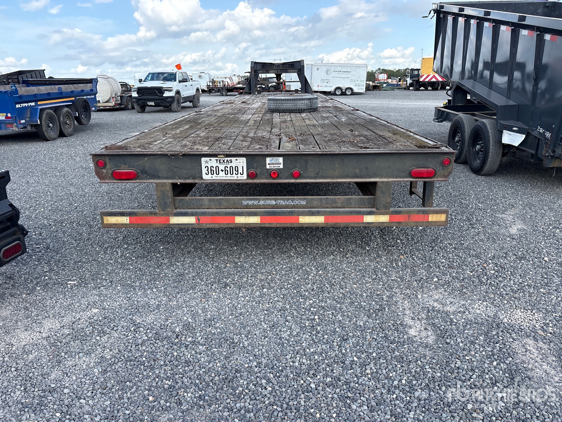 2009 Novae 35 FT T/A GOOSENECK