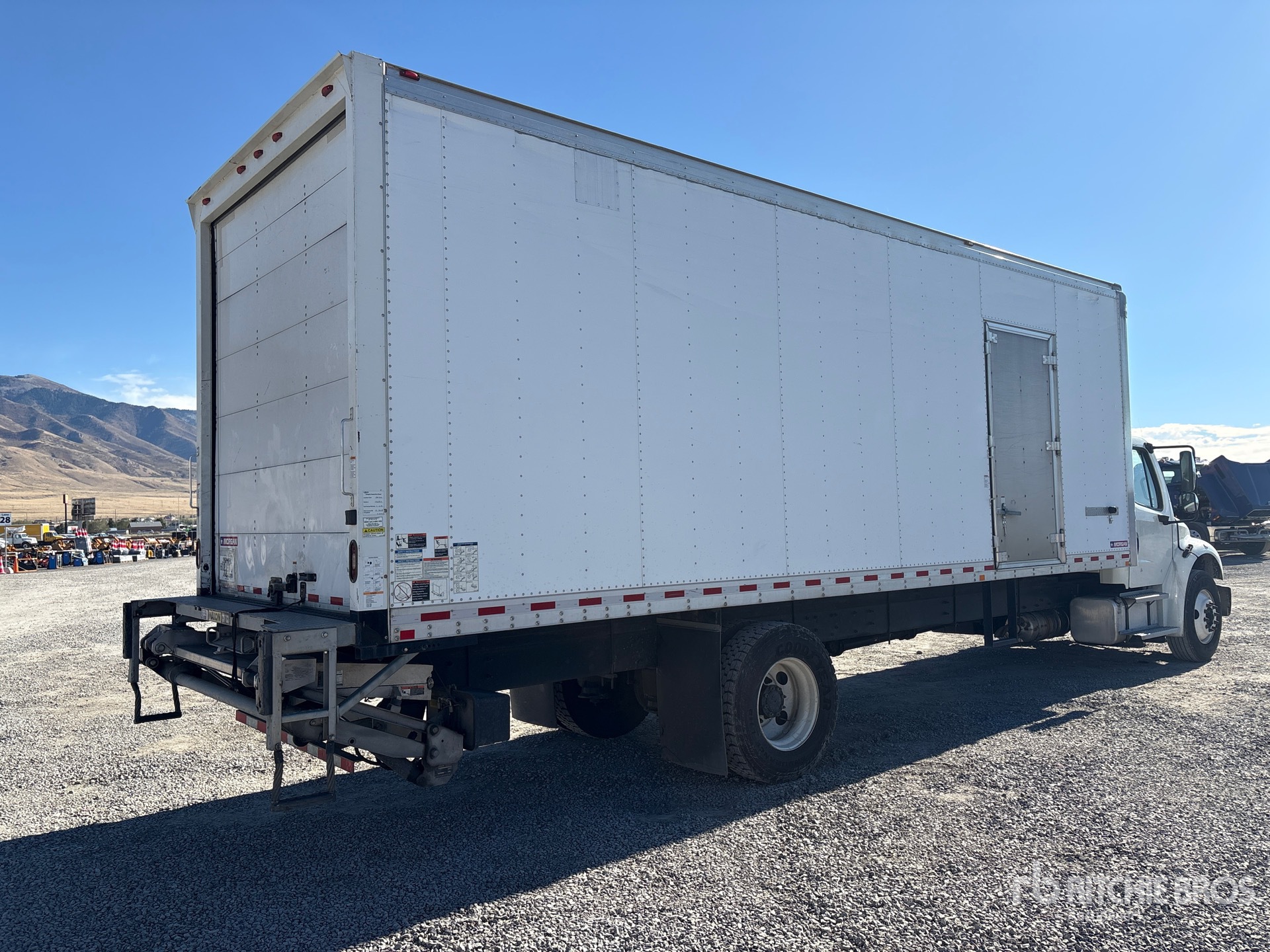 2018 Freightliner M2 106