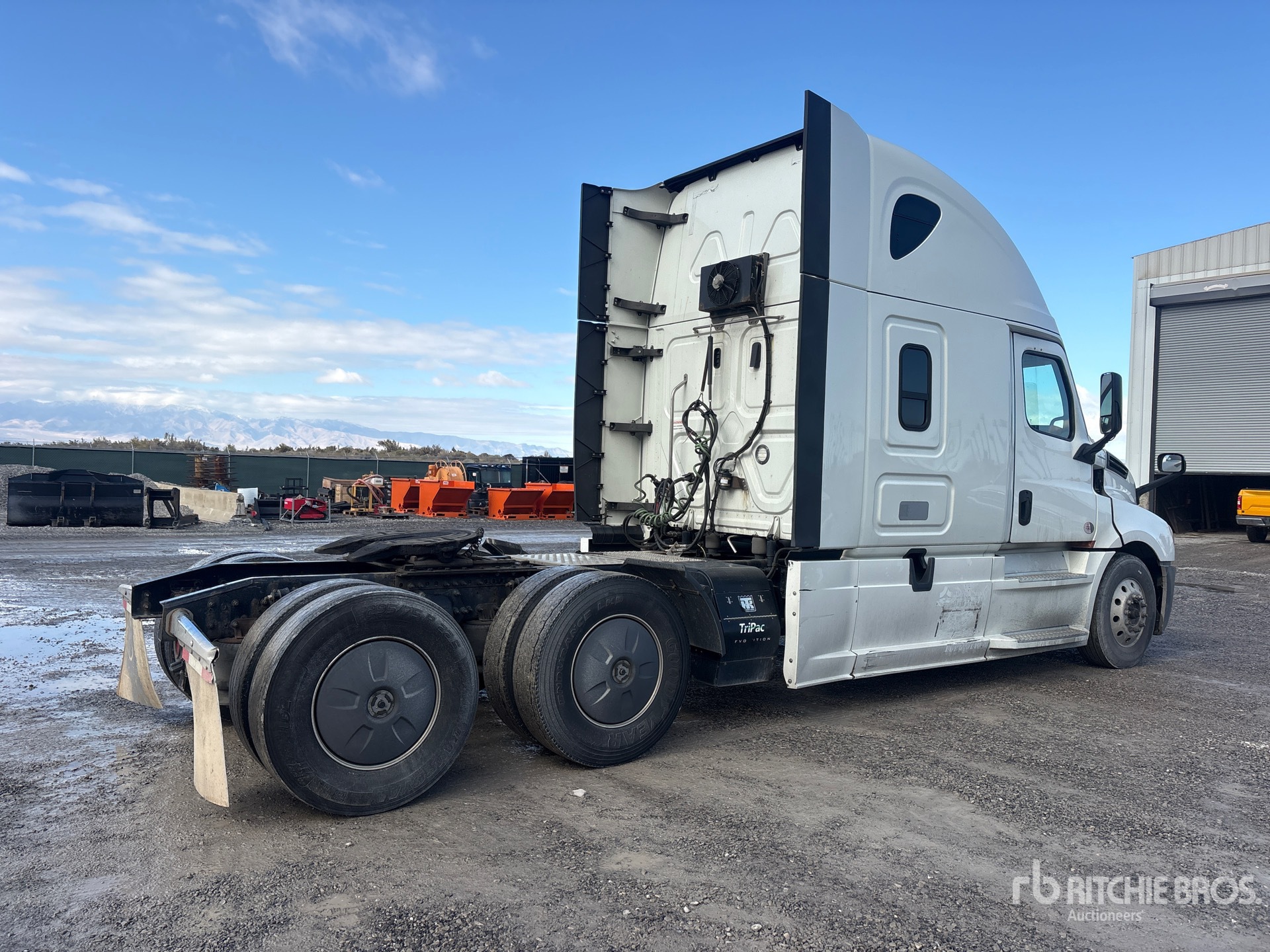 2020 Freightliner CASCADIA 126
