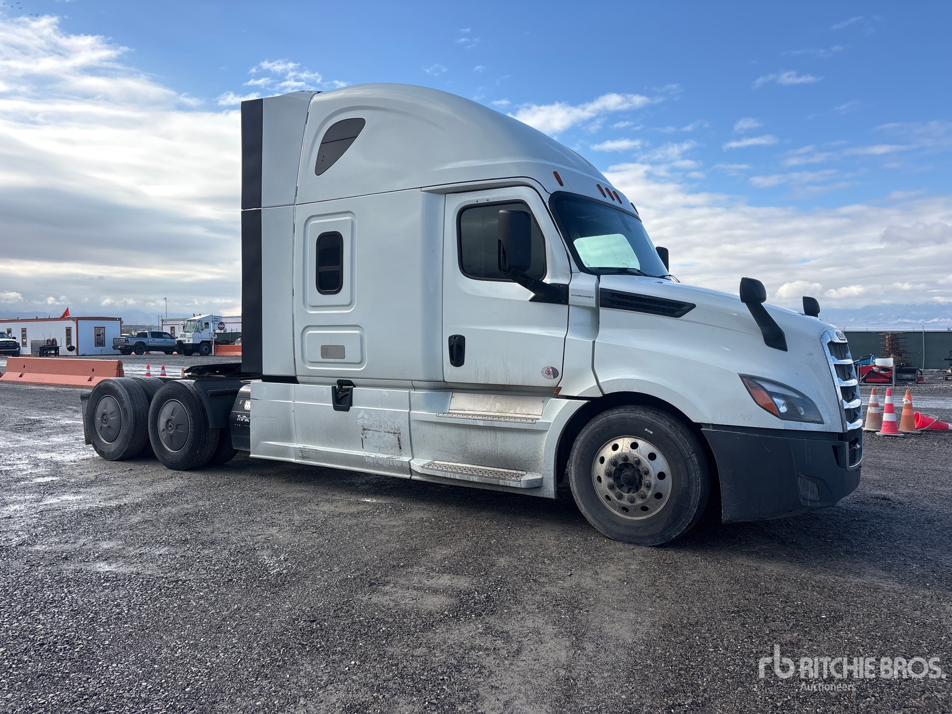 2020 Freightliner CASCADIA 126