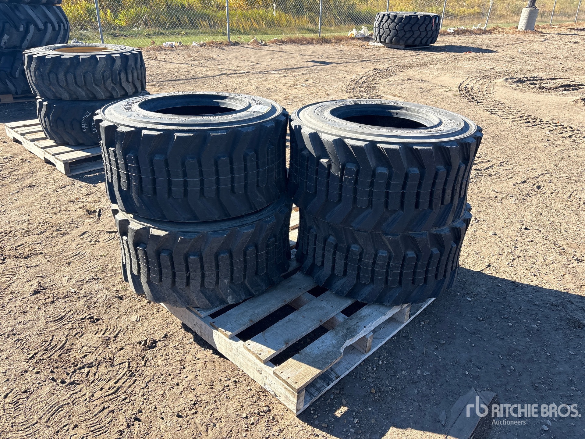 Caterpillar QUANTITY OF (4) 33-15.5X16.5 (U ...