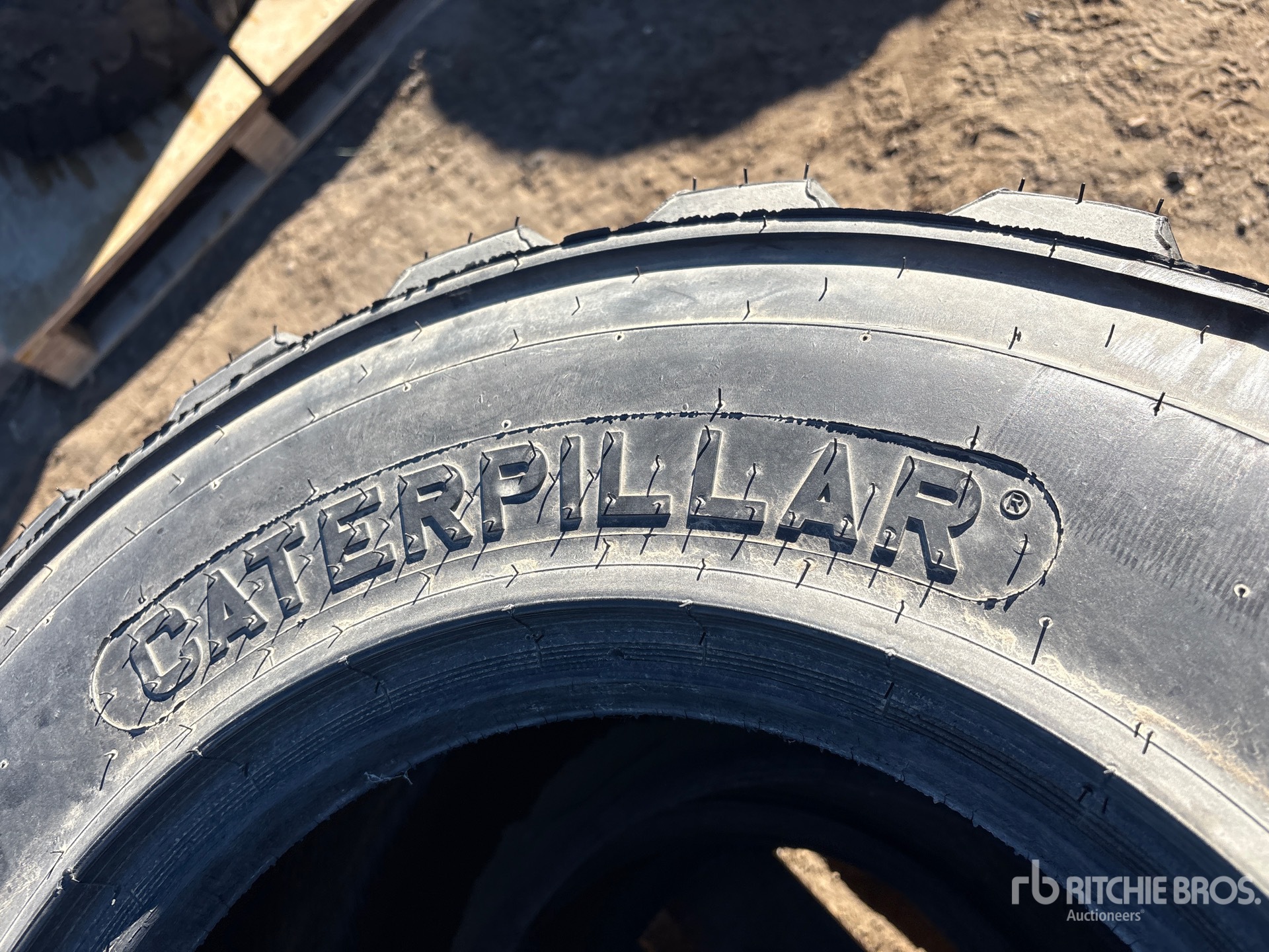 Caterpillar QUANTITY OF (4) 33-15.5X16.5 (U ...