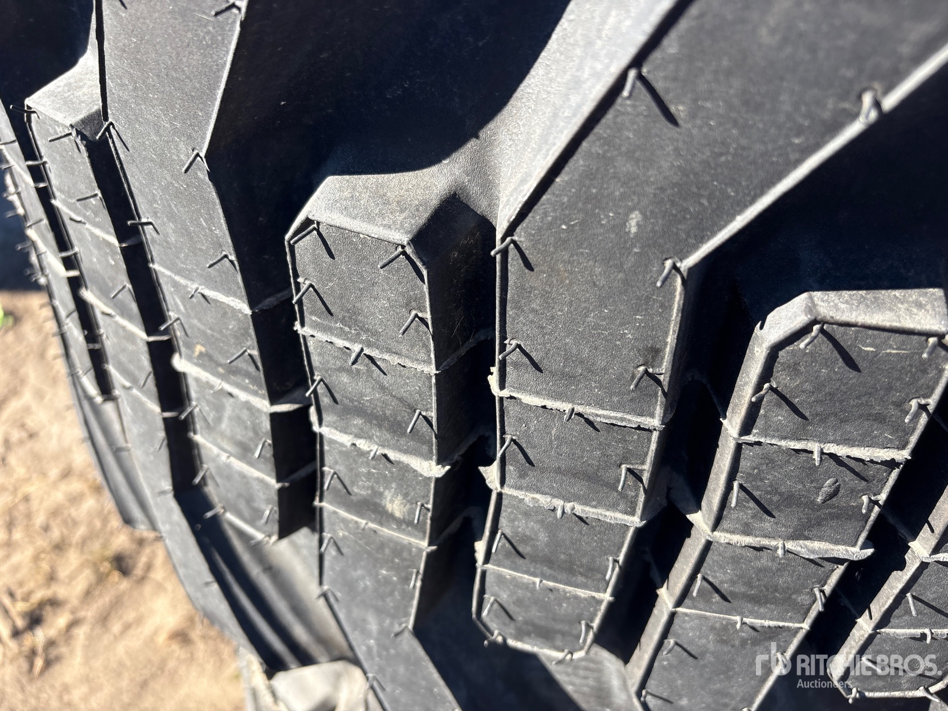 Caterpillar QUANTITY OF (4) 33-15.5X16.5 (U ...