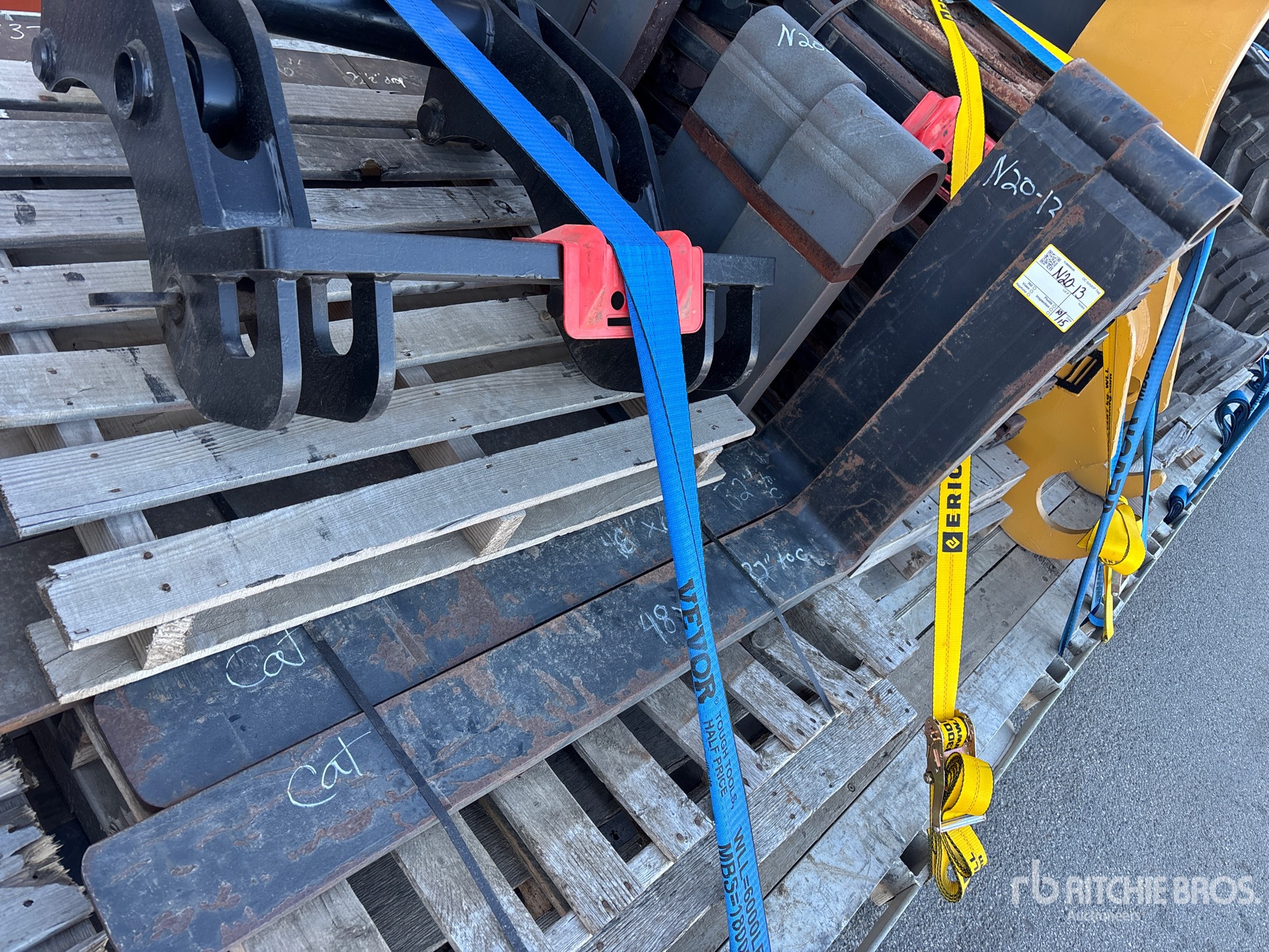 Caterpillar QUANTITY OF (2) SETS OF FORK TINES