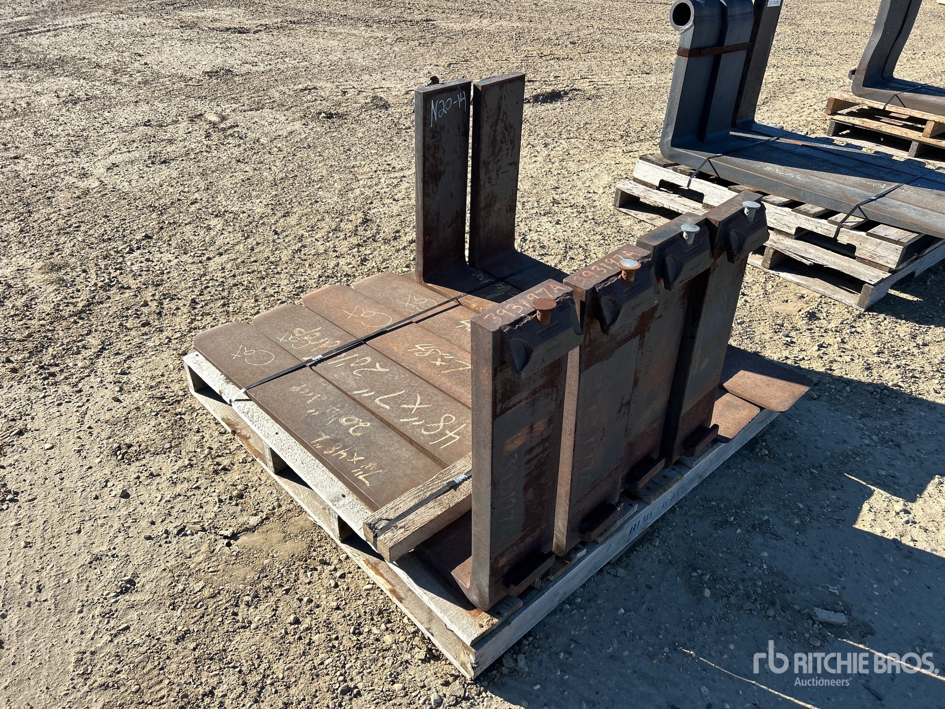 Caterpillar QUANTITY OF (3) SETS