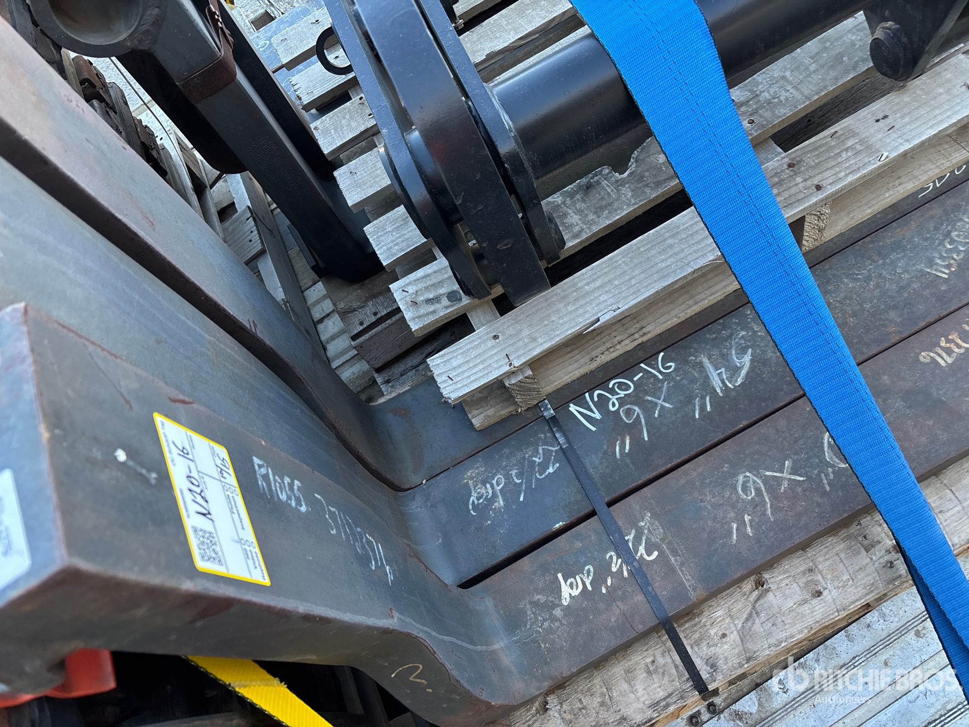 Caterpillar QUANTITY OF (3) LH FORK TINES - ...