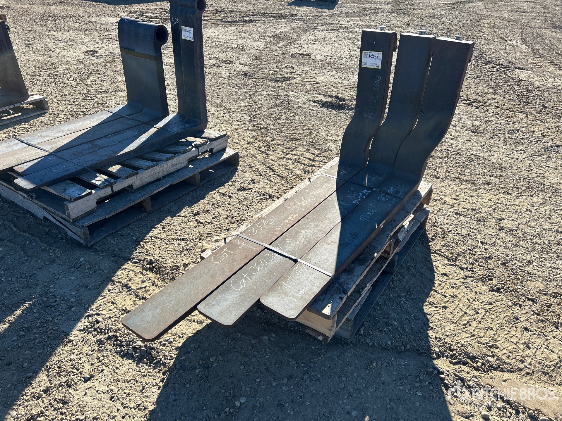 Caterpillar QUANTITY OF (3) LH FORK TINES - ...