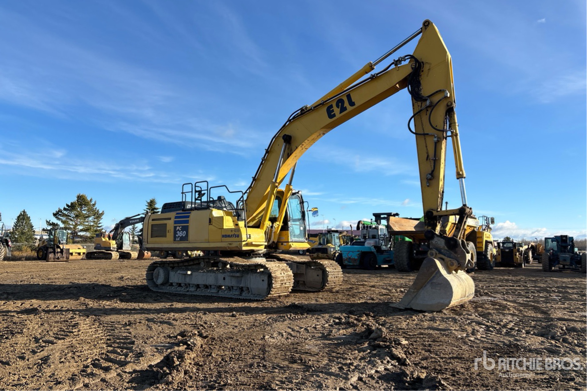 2018 Komatsu PC360LC-11