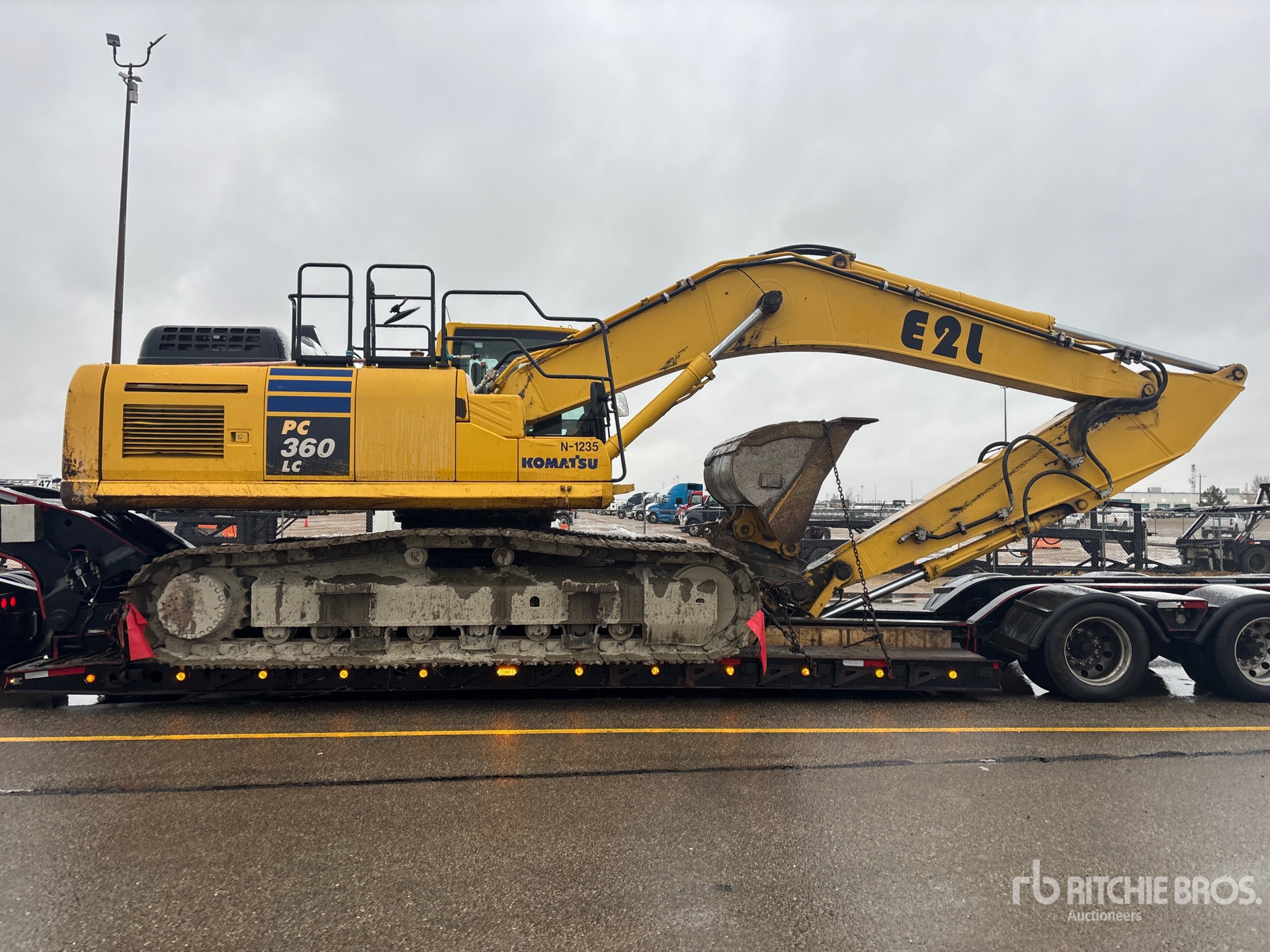 2018 Komatsu PC360LC-11