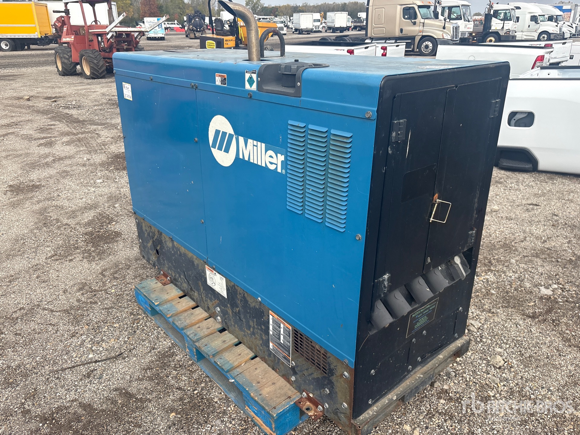 2015 Miller BIG BLUE 800 DU