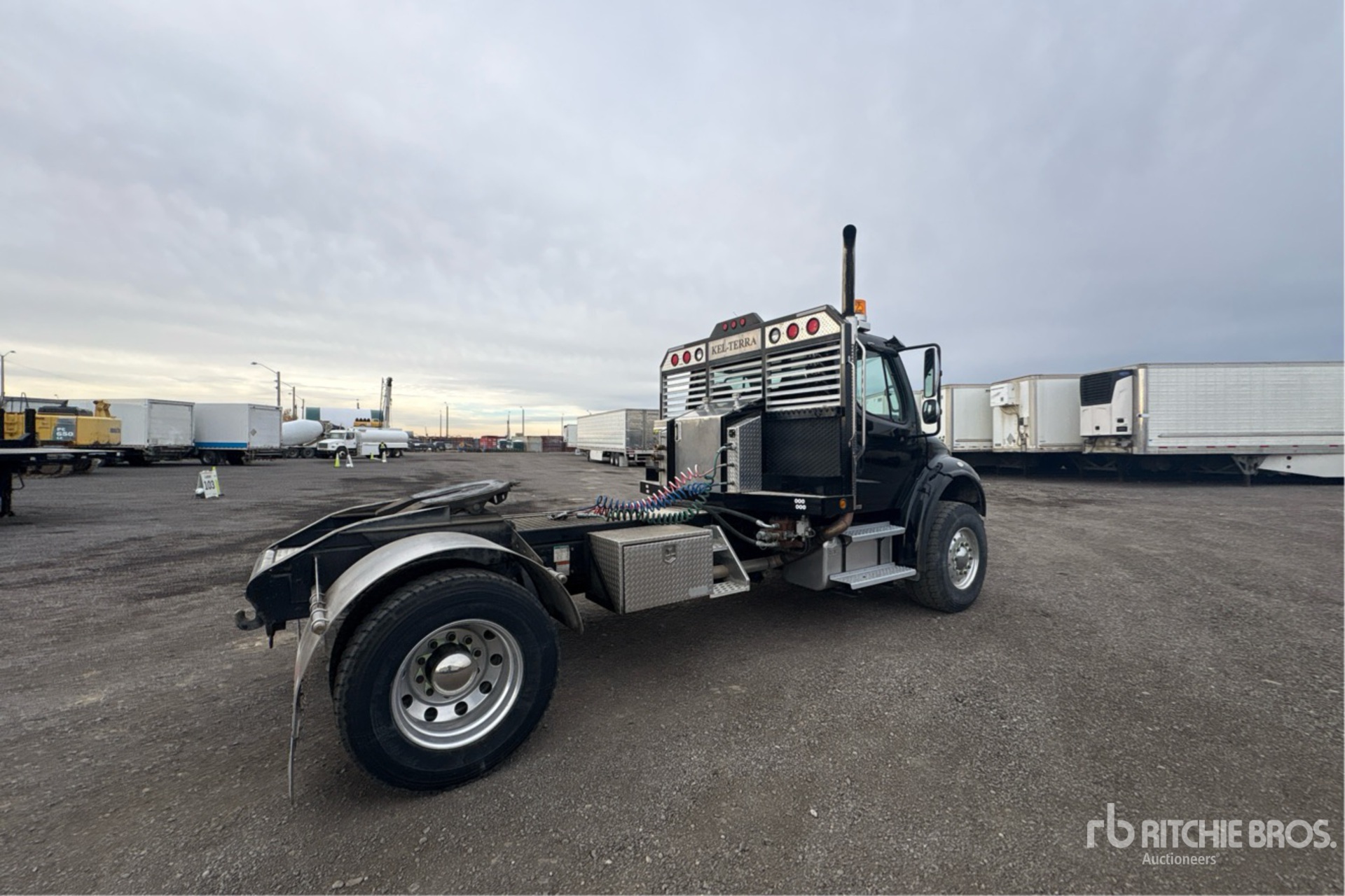 2008 Freightliner M2