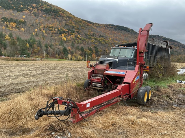 New Holland FP240 Pull Type Forage Harvester (Inoperable) New Holland FP240 Pull Type Forage Harvester (Inoperable)