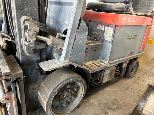 Toyota 7FBCU30 4850 lb Electric Forklift (Inoperable)