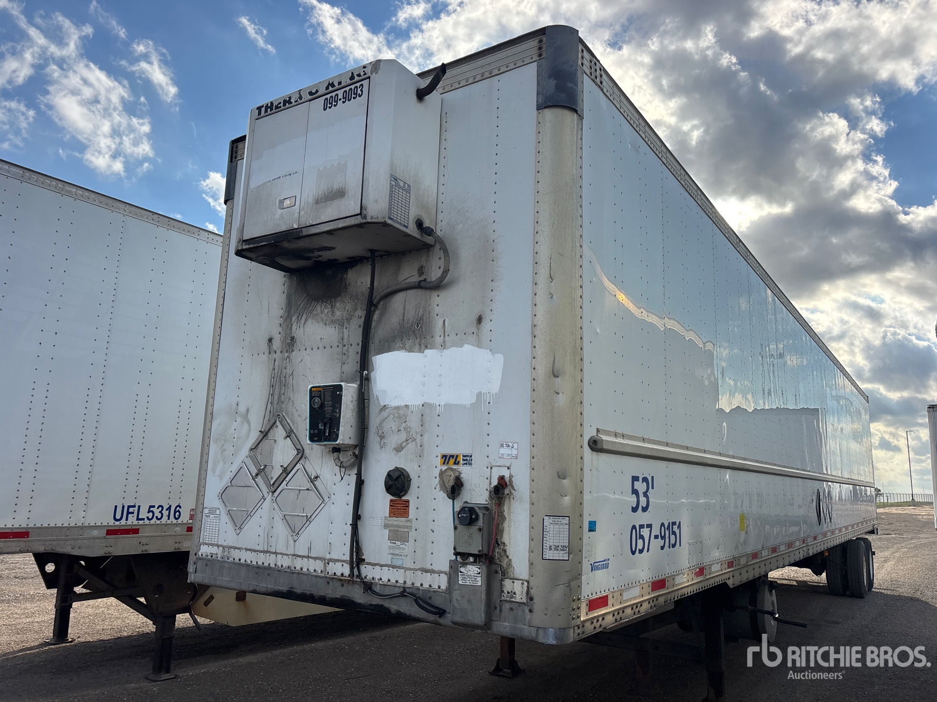 Photo of 2014 Vanguard 53 ft x 102 in T/A