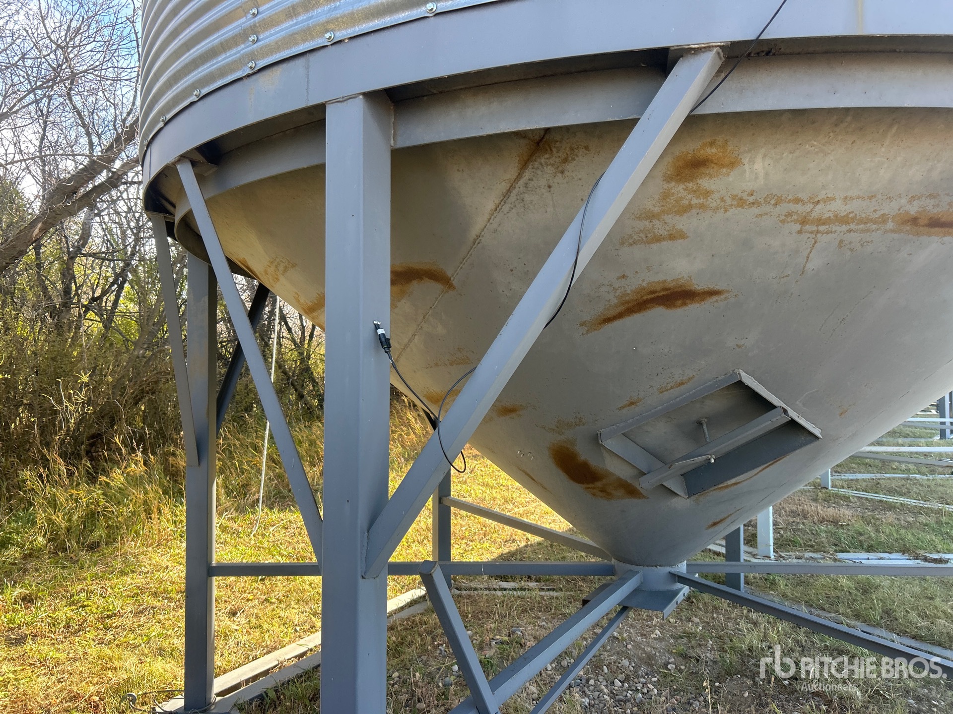 Westeel +/- 2000 BU 6 RING HOPPER
