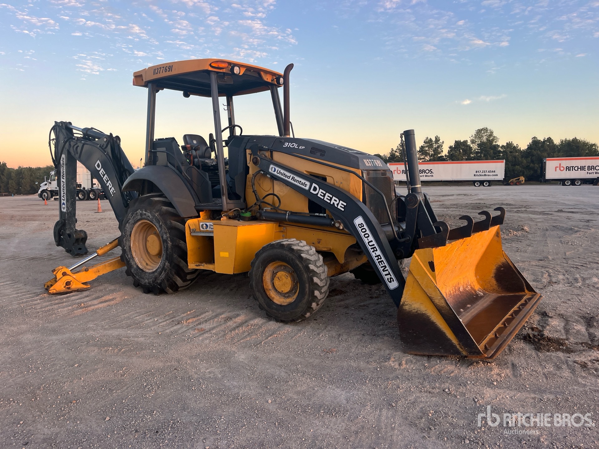 2022 John Deere 310L EP