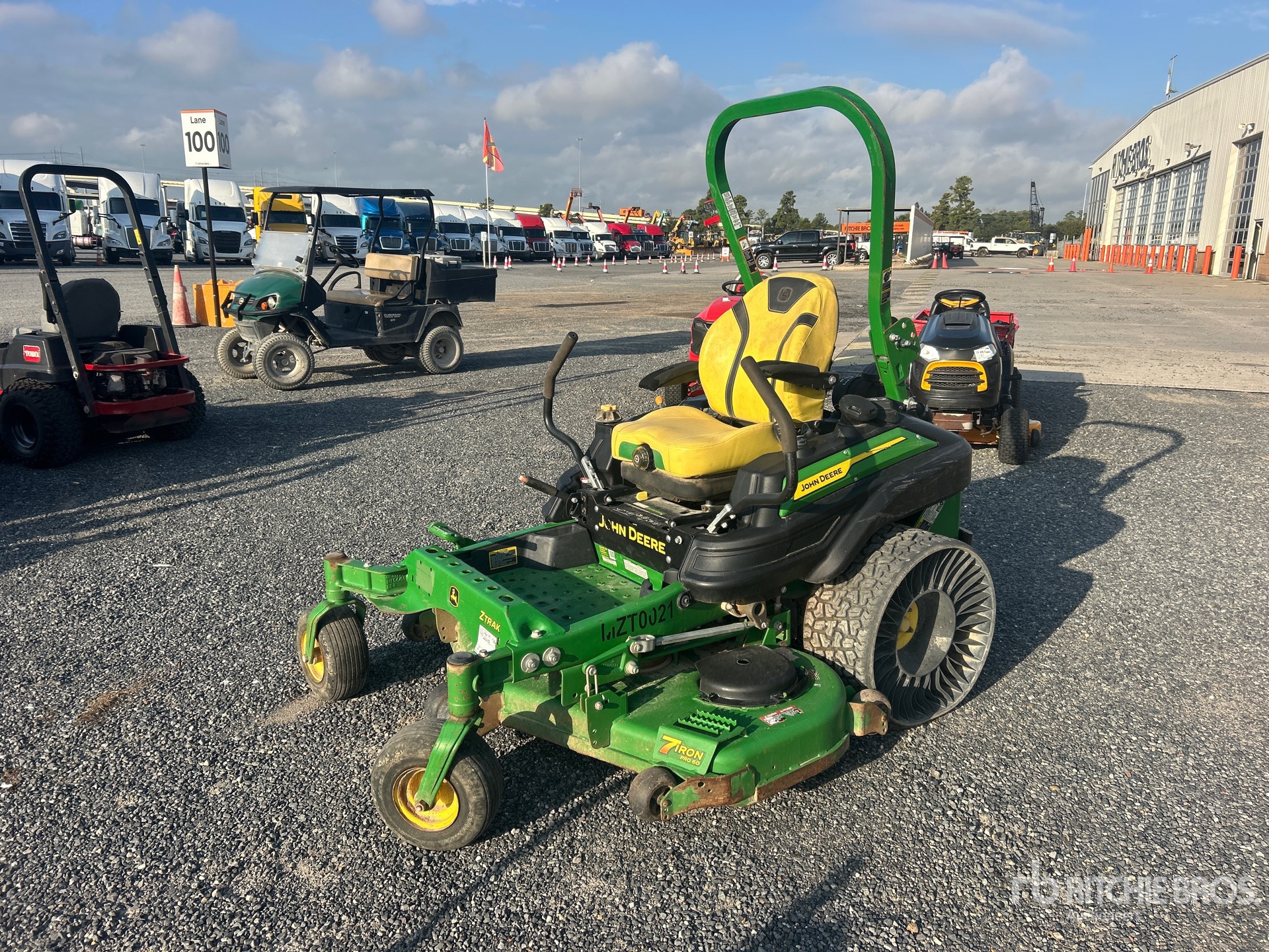 Photo of 2023 John Deere Z950M