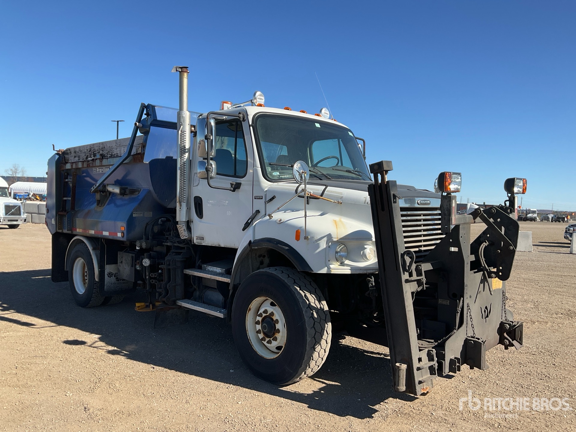 2007 Freightliner M2106