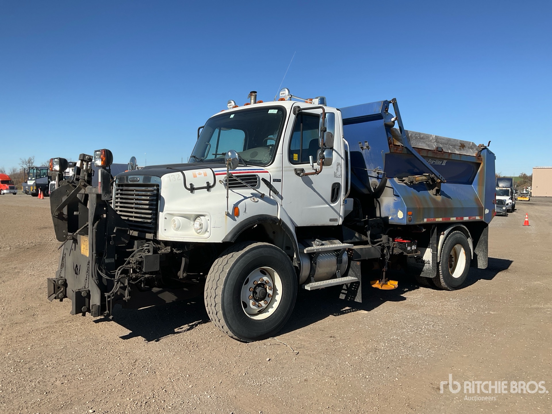 2007 Freightliner M2106