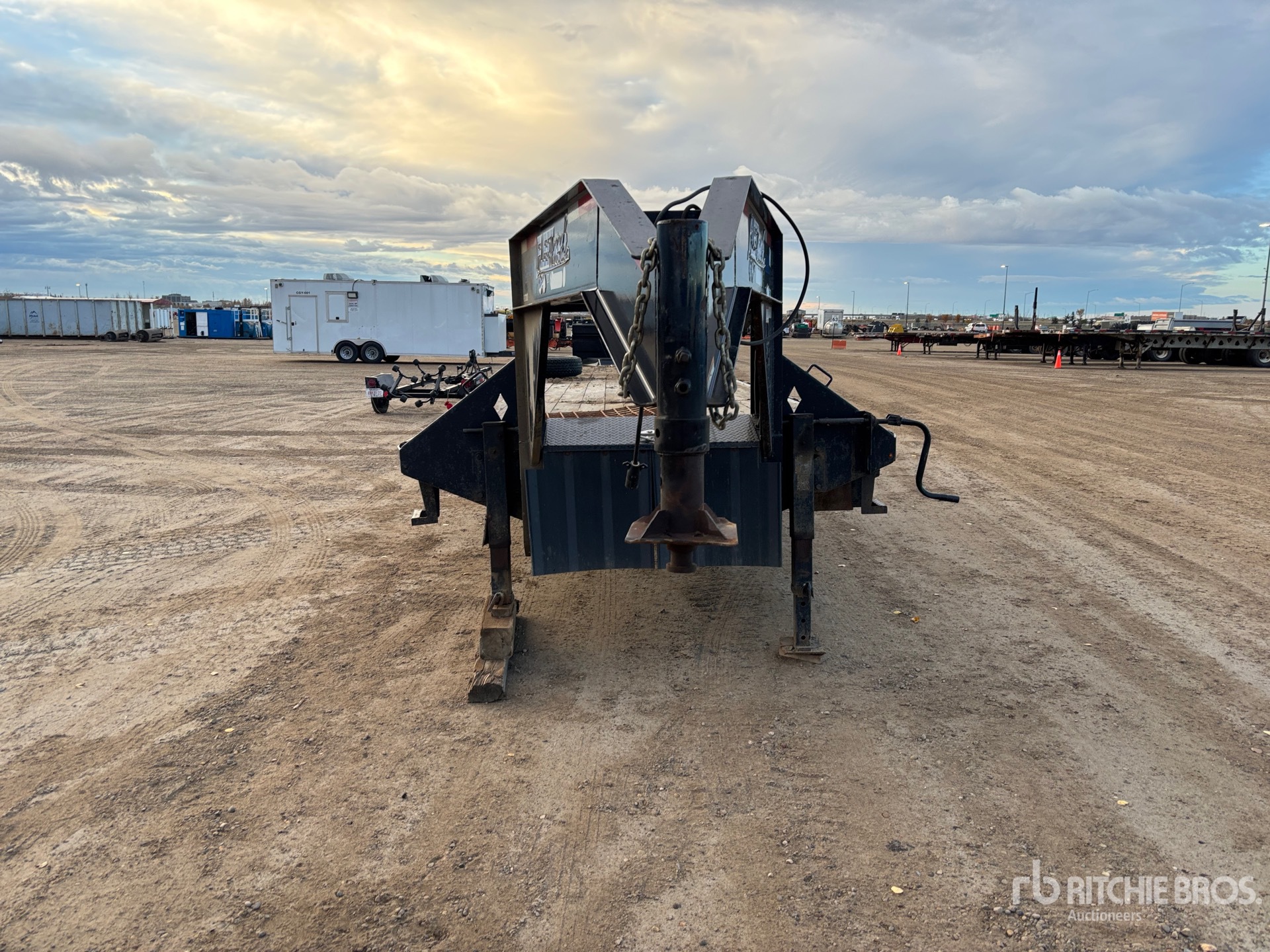 2014 Diamond C 36 FT T/A GOOSENECK
