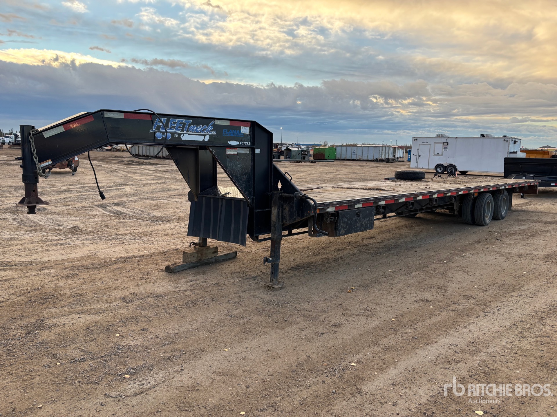 Photo of 2014 Diamond C 36 ft T/A Gooseneck