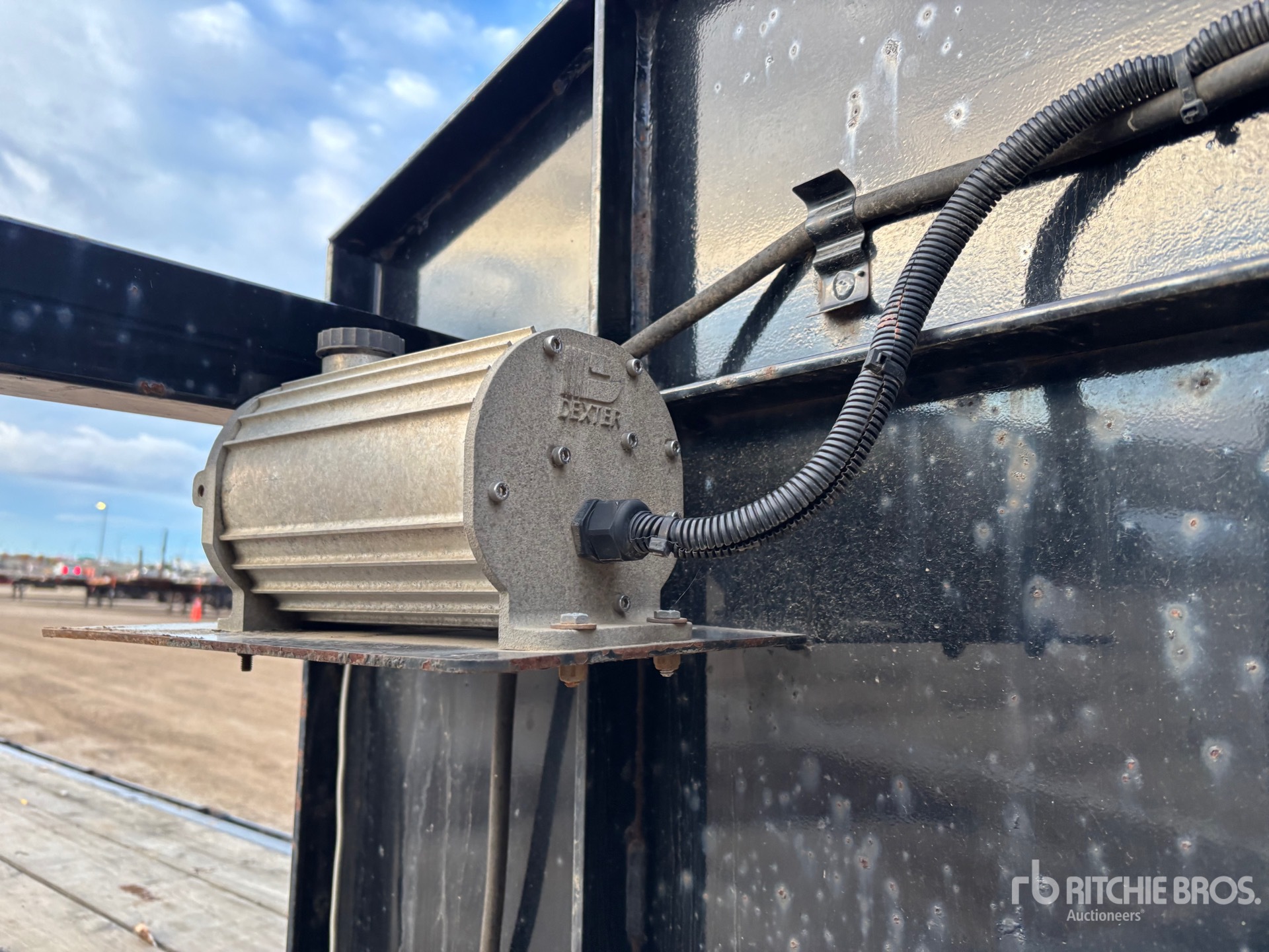 2014 Diamond C 36 FT T/A GOOSENECK