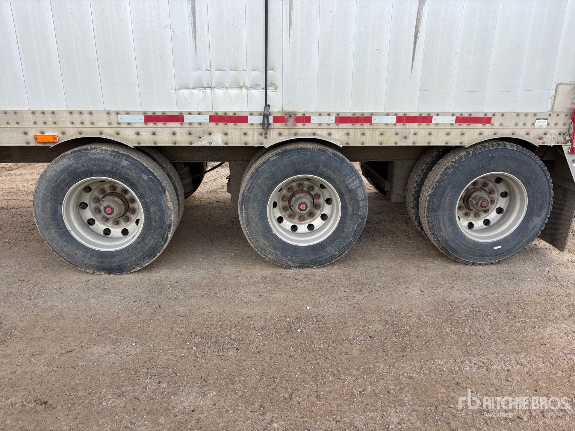 2009 Wilkins 53 ft x 102 in Tri/A Moving Flo ...