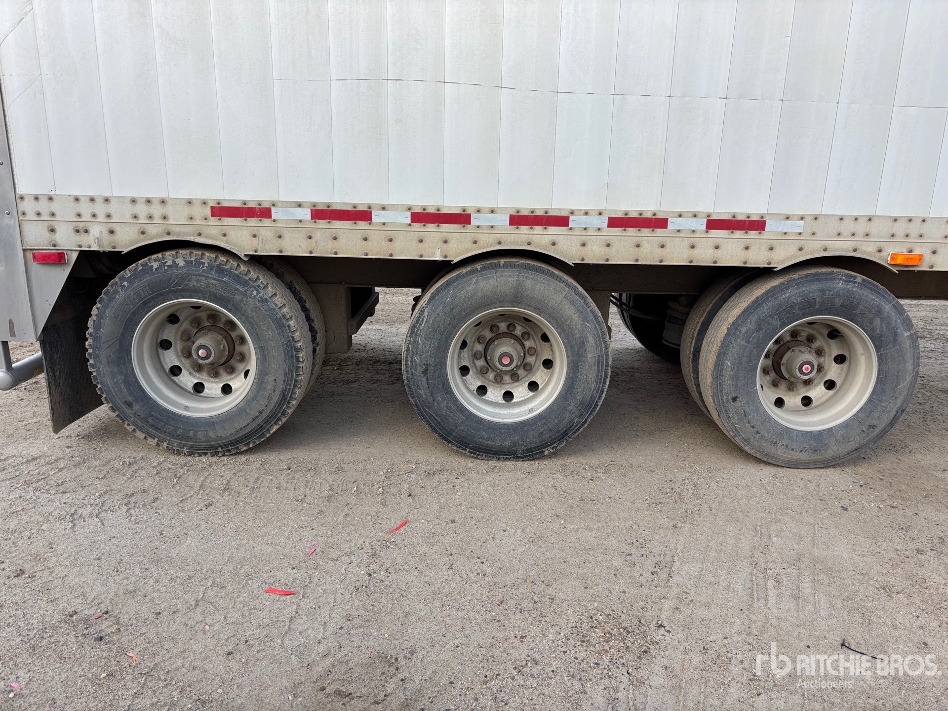 2009 Wilkins 53 ft x 102 in Tri/A Moving Flo ...