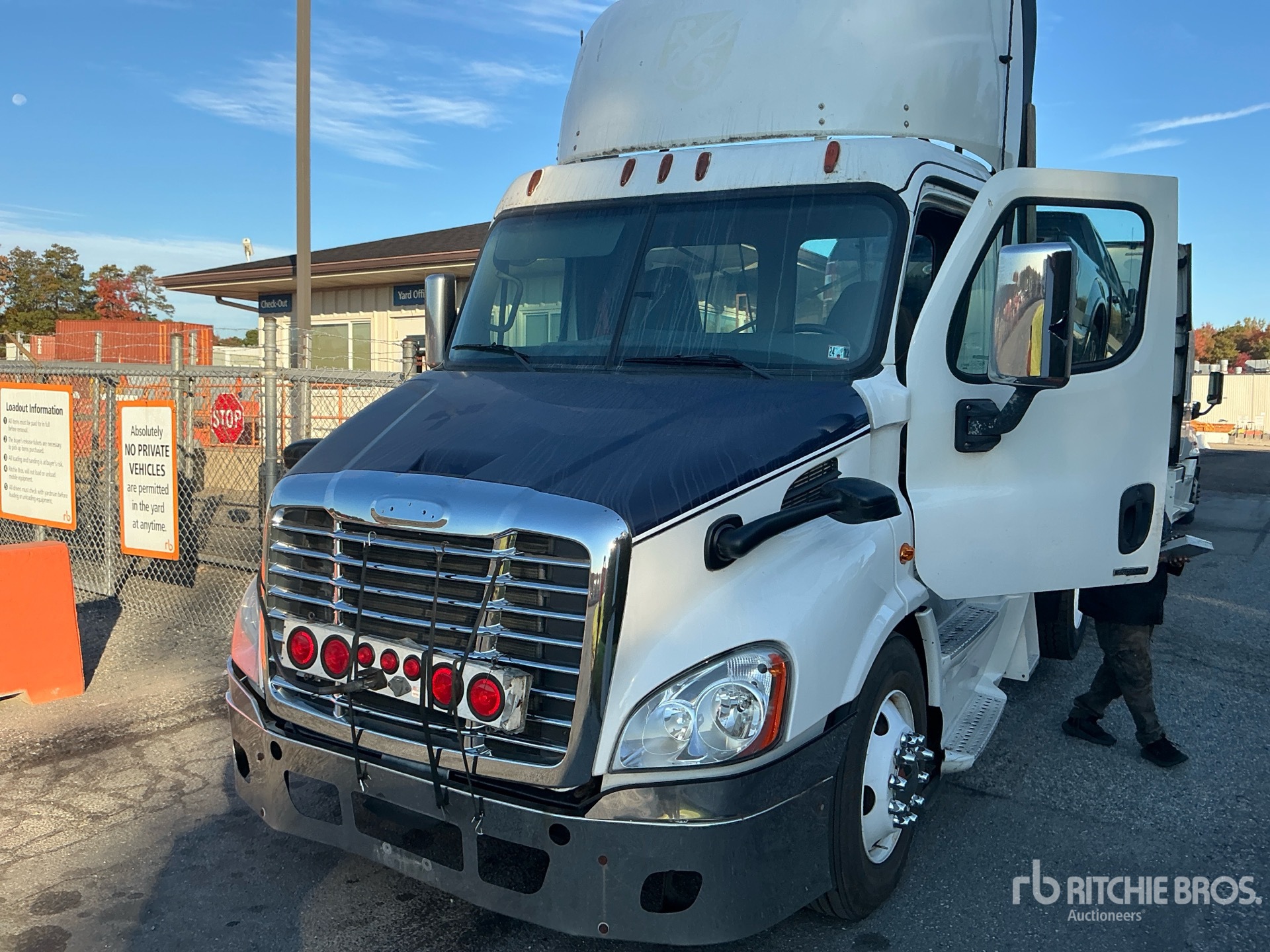 2015 Freightliner CASCADIA 113