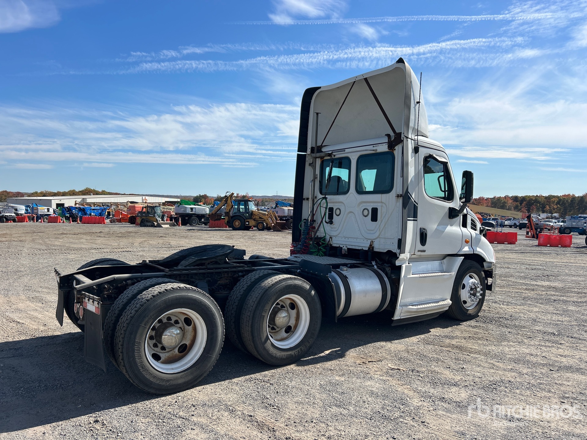 2015 Freightliner CASCADIA 113