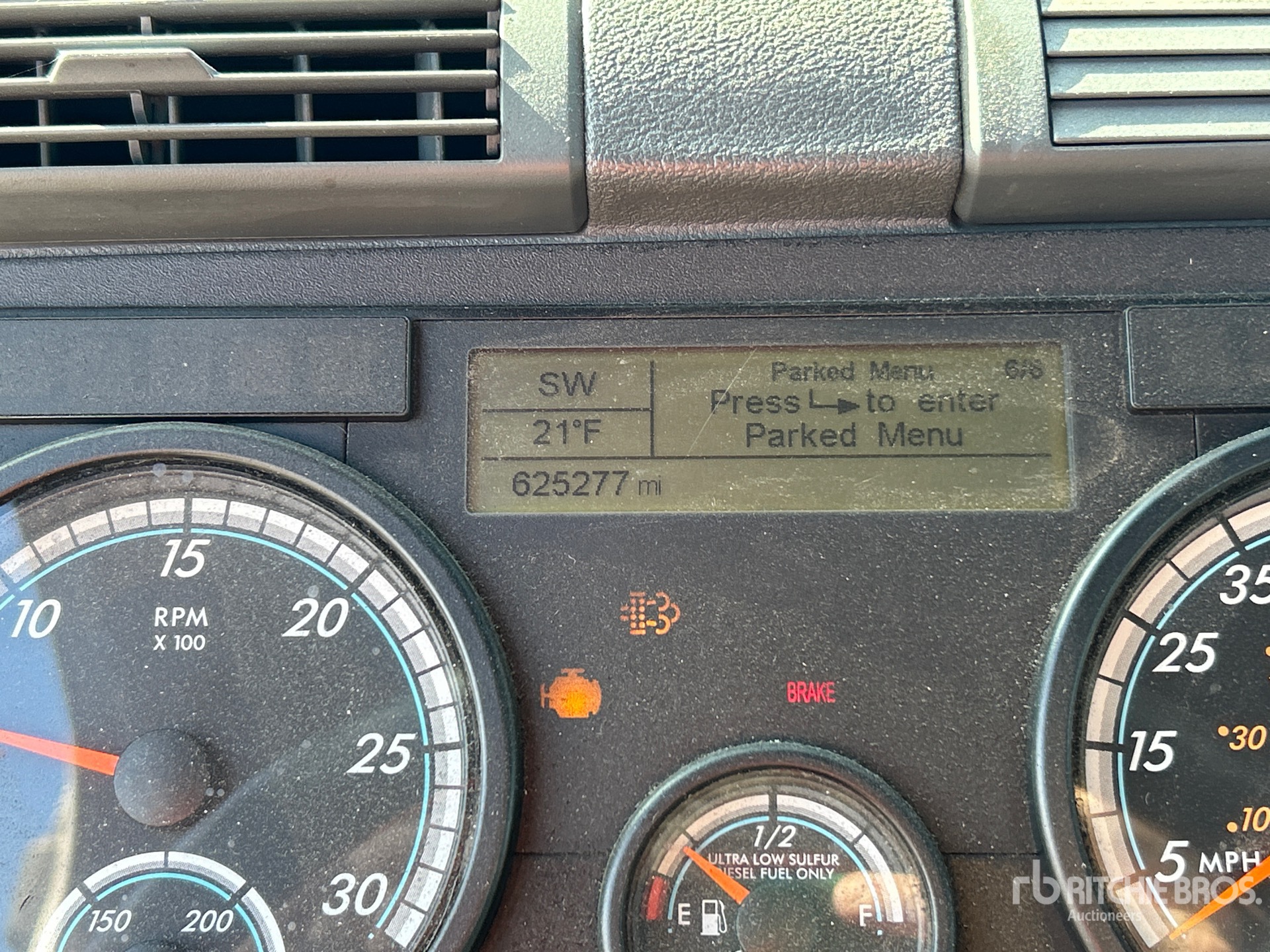2015 Freightliner CASCADIA 113