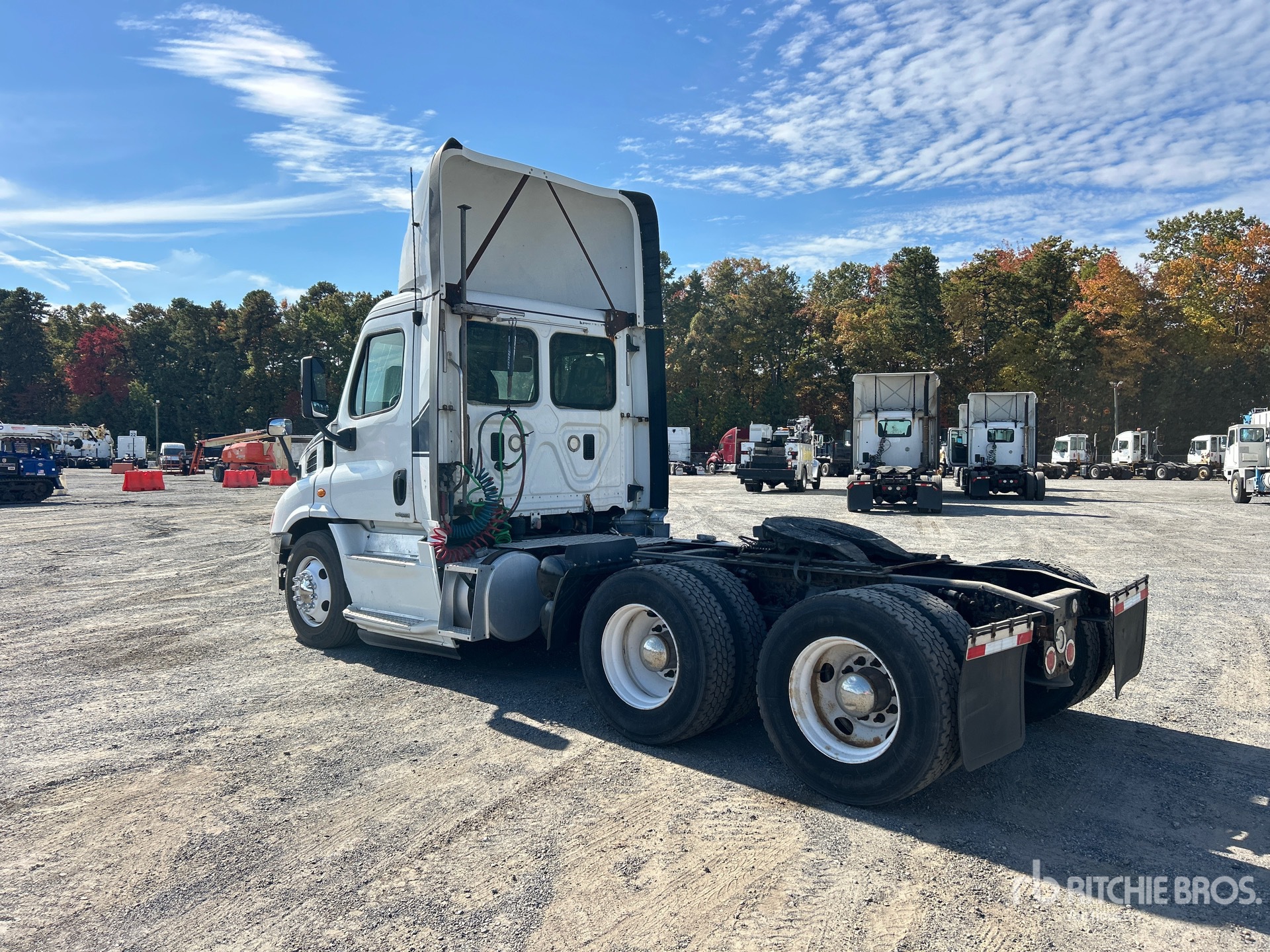 2015 Freightliner CASCADIA 113