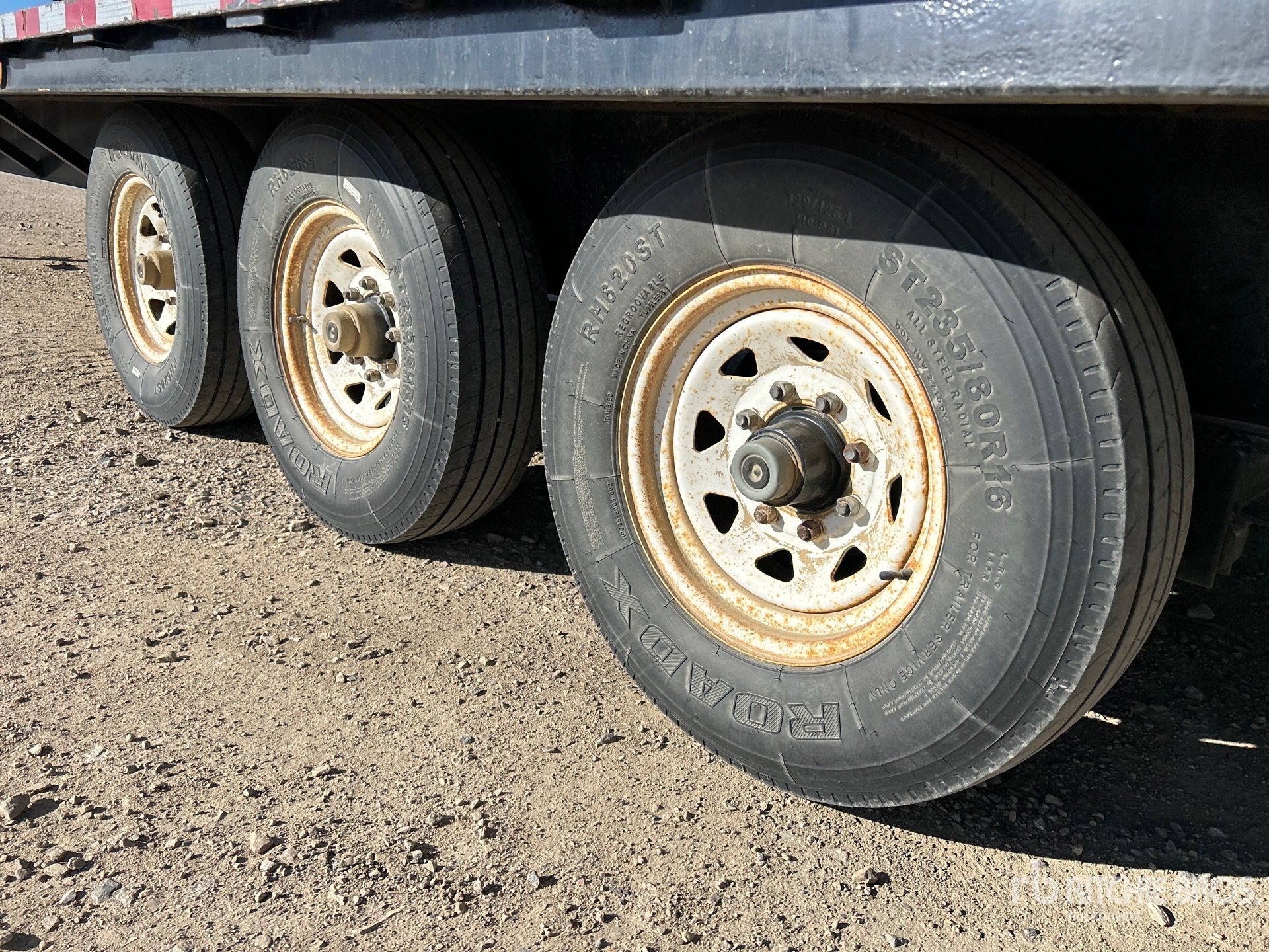2010 Pj Trailers 26 FT TRI/A GOOSENECK