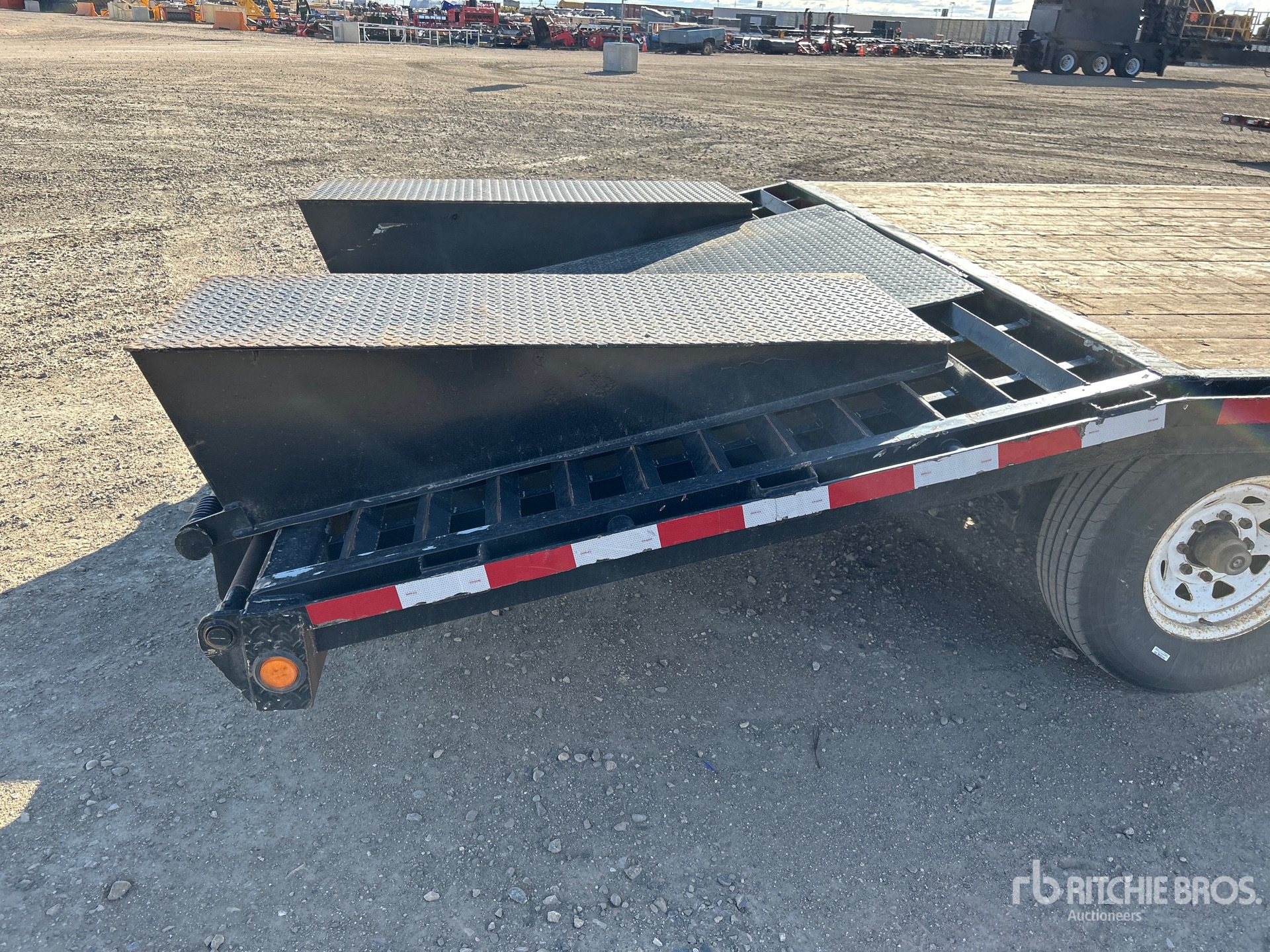 2010 Pj Trailers 26 FT TRI/A GOOSENECK