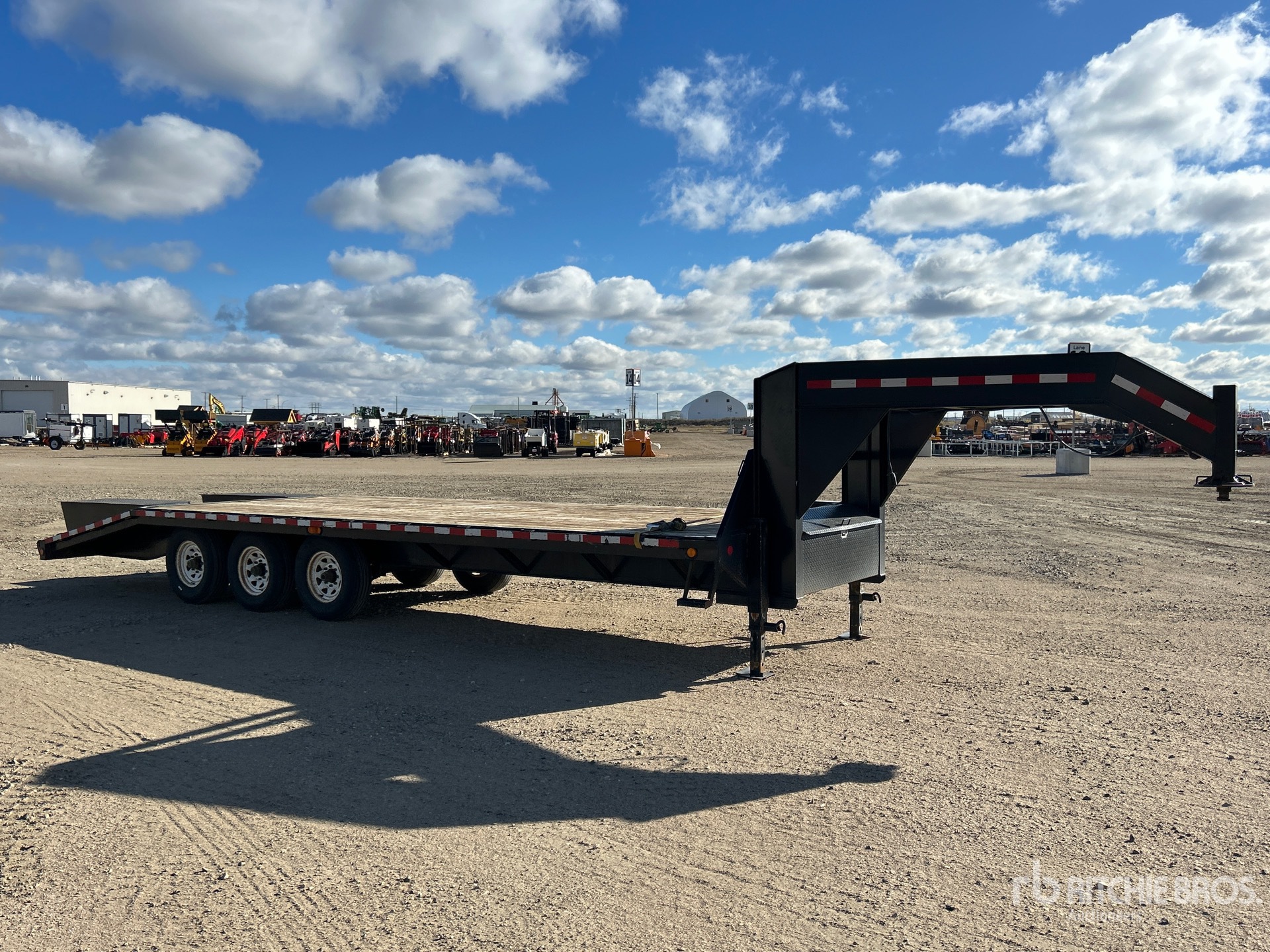 2010 Pj Trailers 26 FT TRI/A GOOSENECK