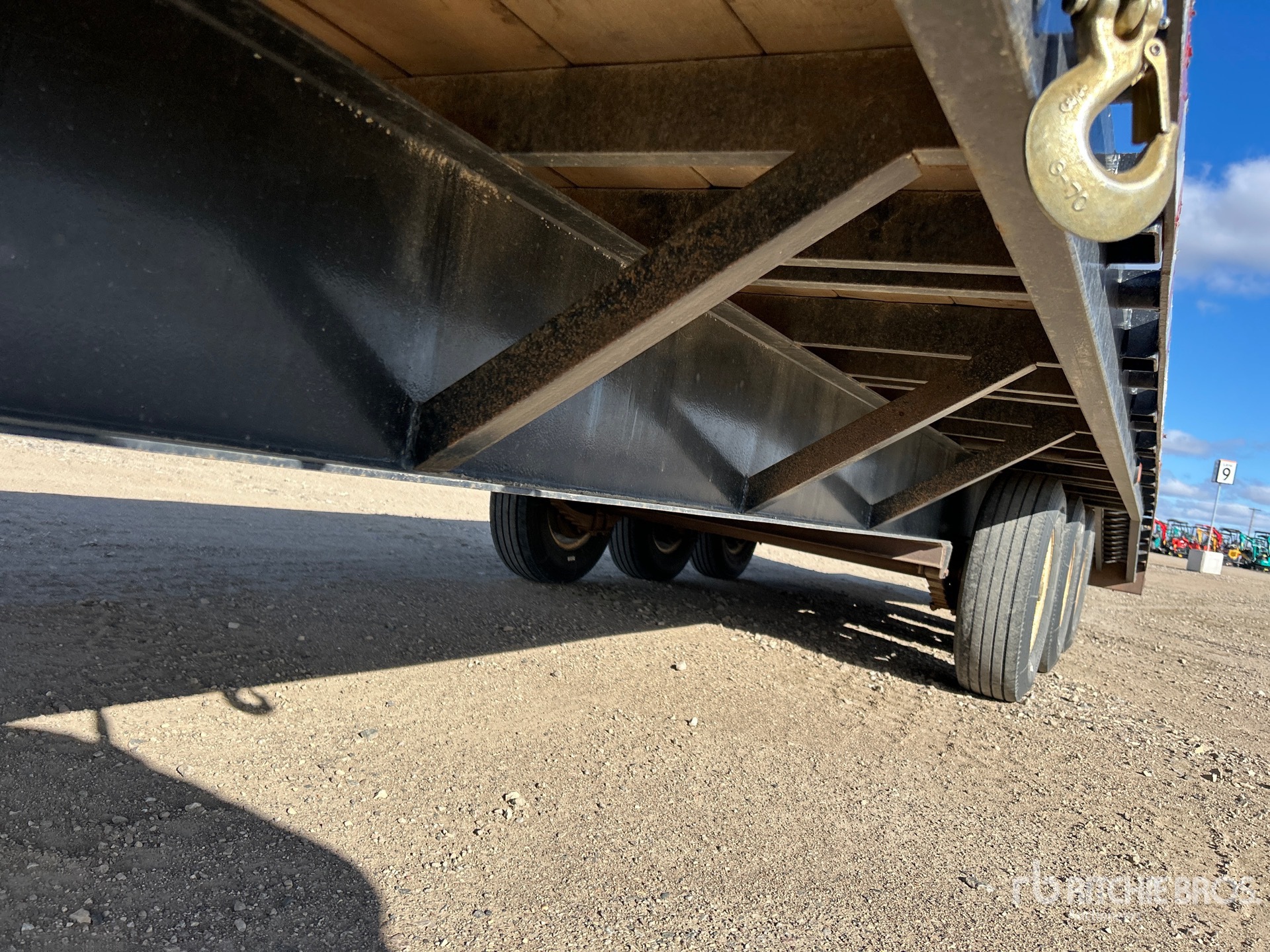 2010 Pj Trailers 26 FT TRI/A GOOSENECK