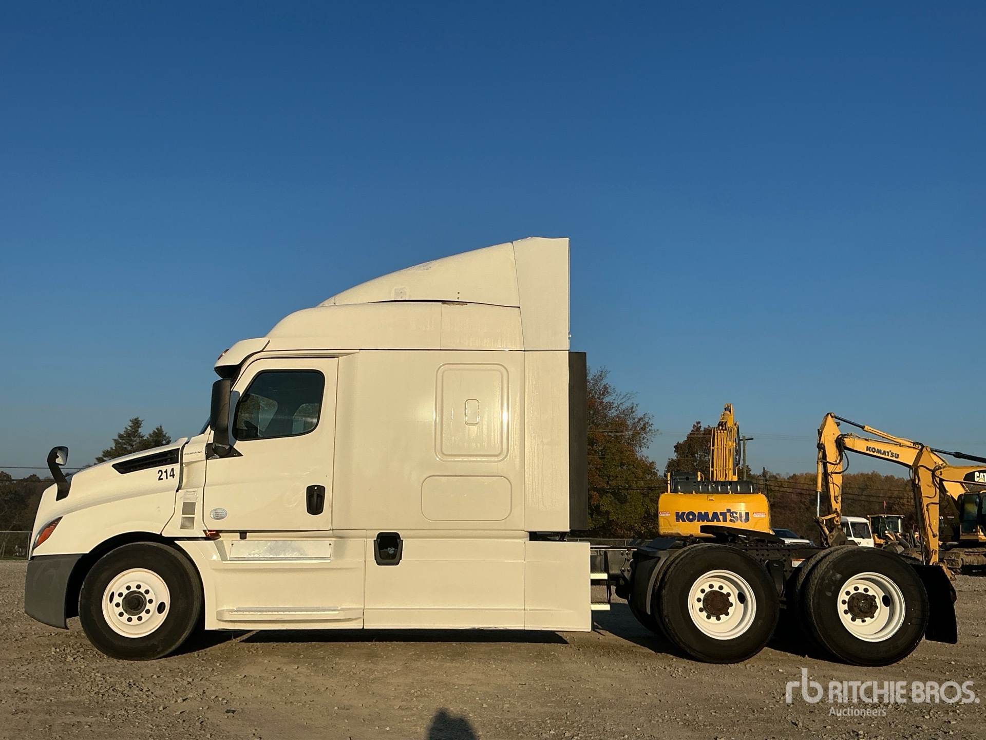 2020 Freightliner CASCADIA 126