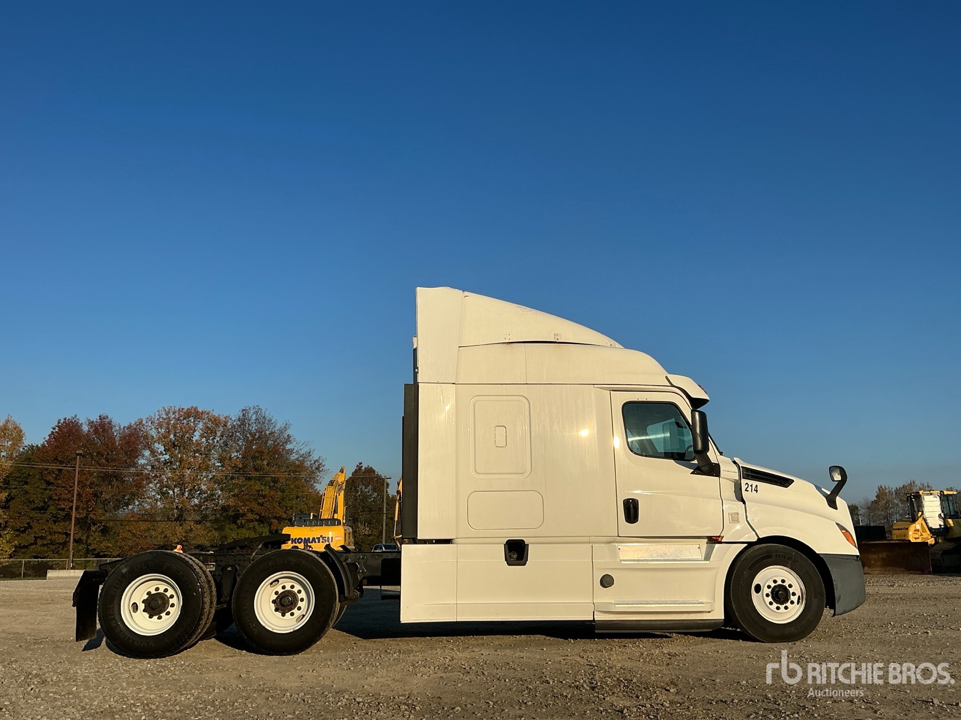 2020 Freightliner CASCADIA 126