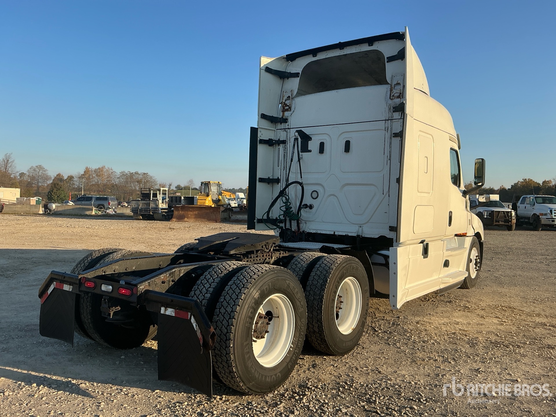 2020 Freightliner CASCADIA 126