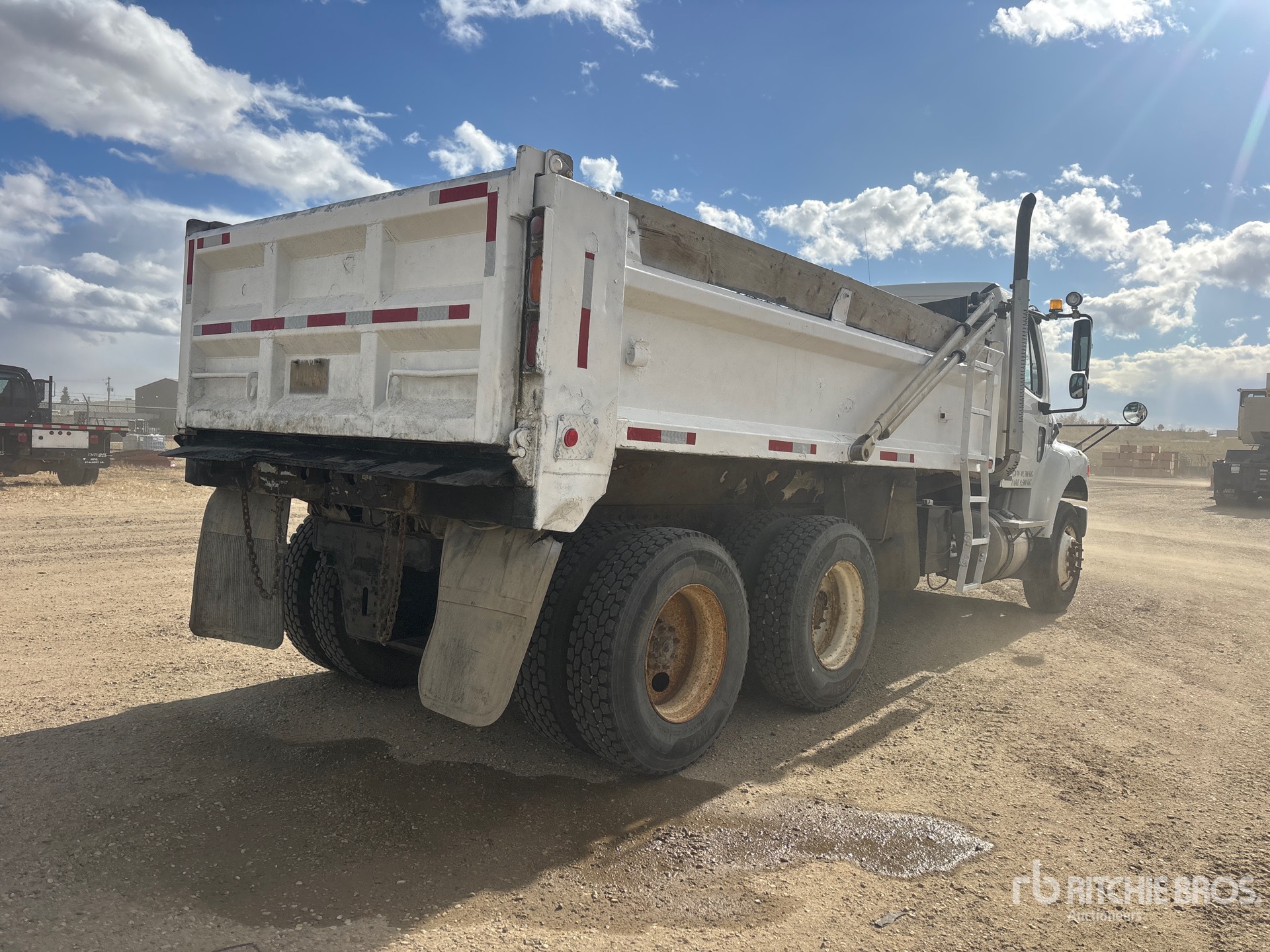 2006 Freightliner M2 106V