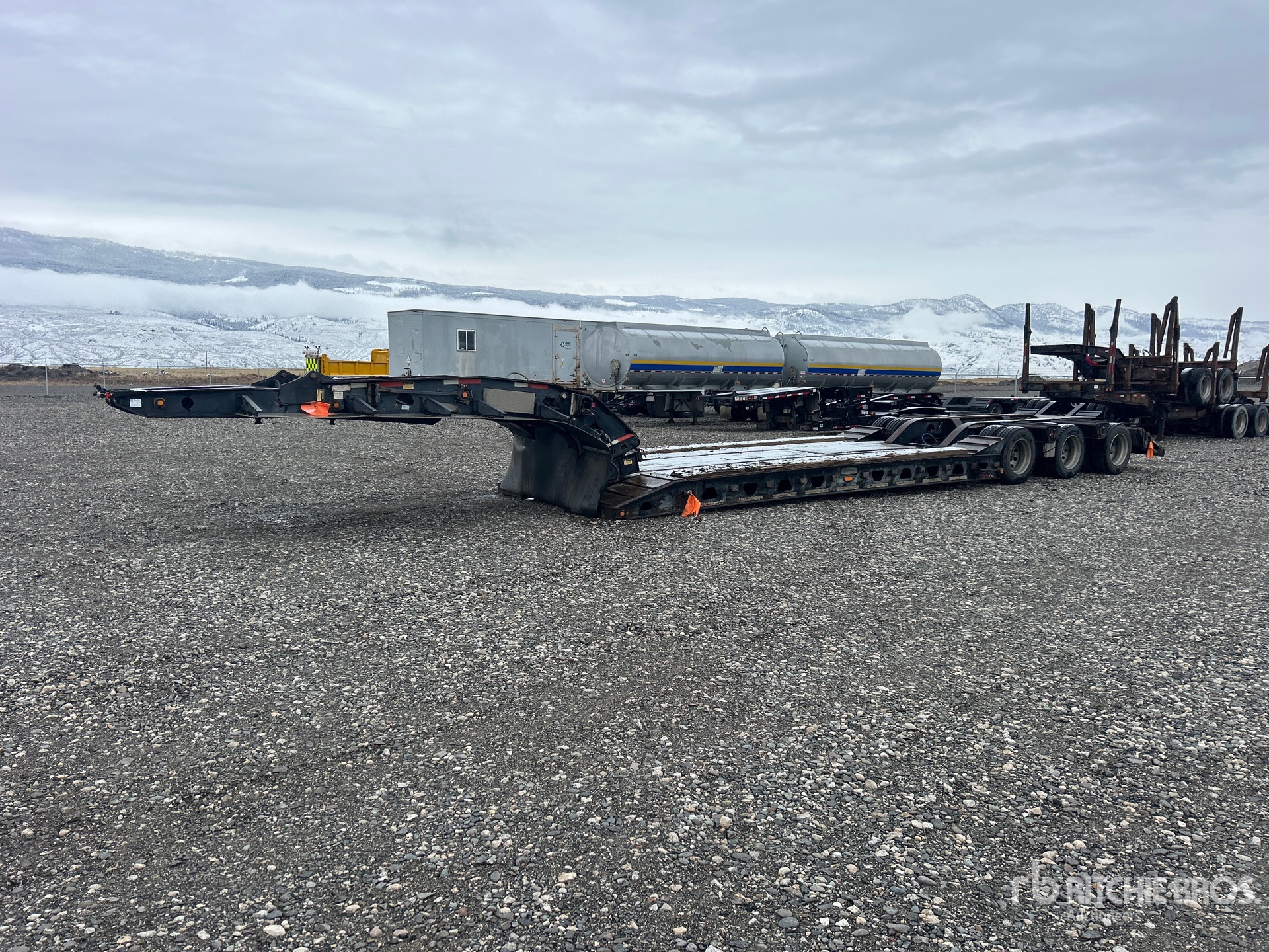 2013 Aspen 55 ton Tri/A Removable Gooseneck
